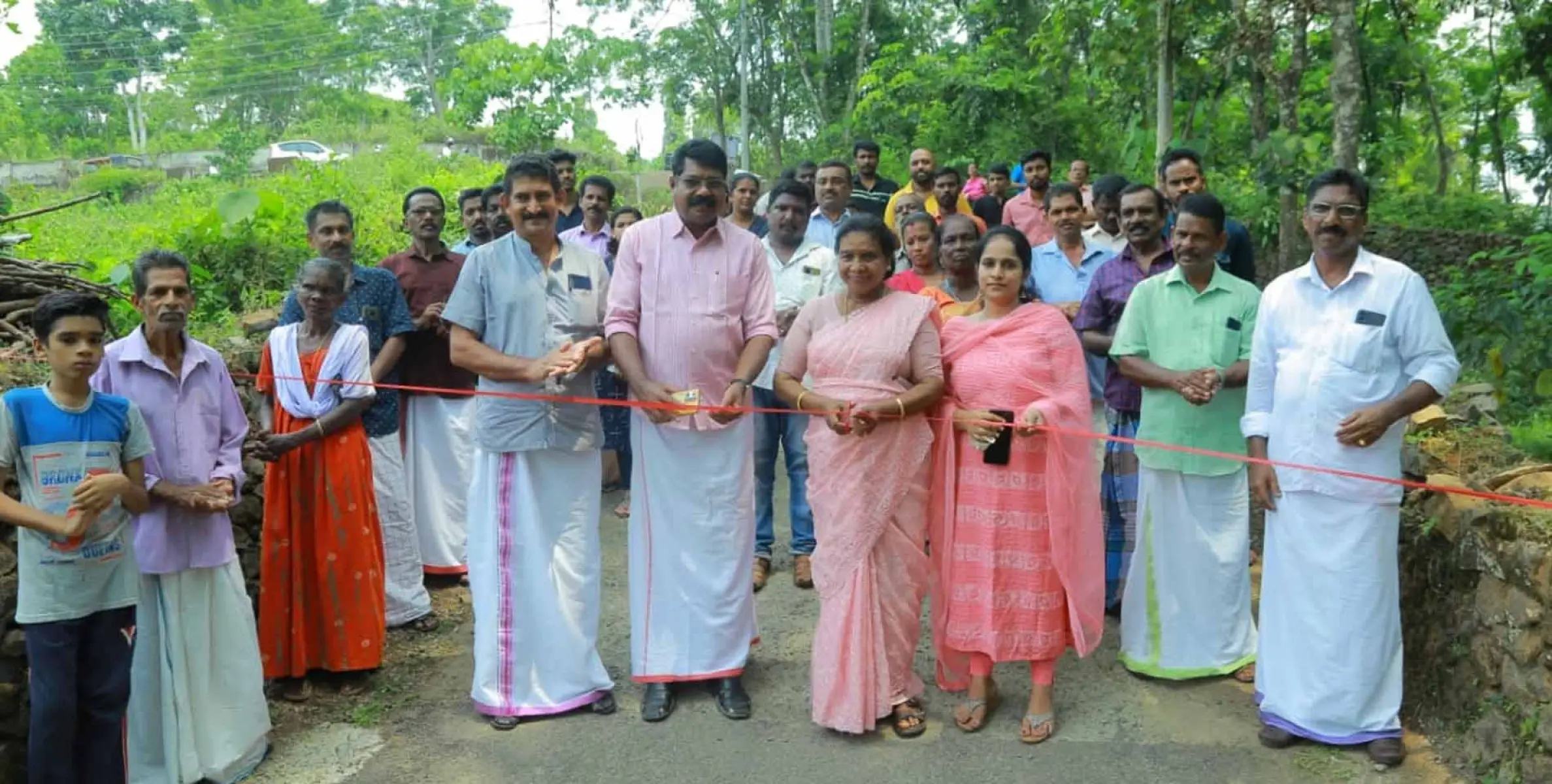 നവീകരണം പൂർത്തിയായ പിറവം വട്ടുവേലിക്കുളങ്ങര - നെടിയാനി റോഡ് നഗരസഭാ ചെയർപേഴ്സൺ ഉദ്ഘാടനം ചെയ്തു