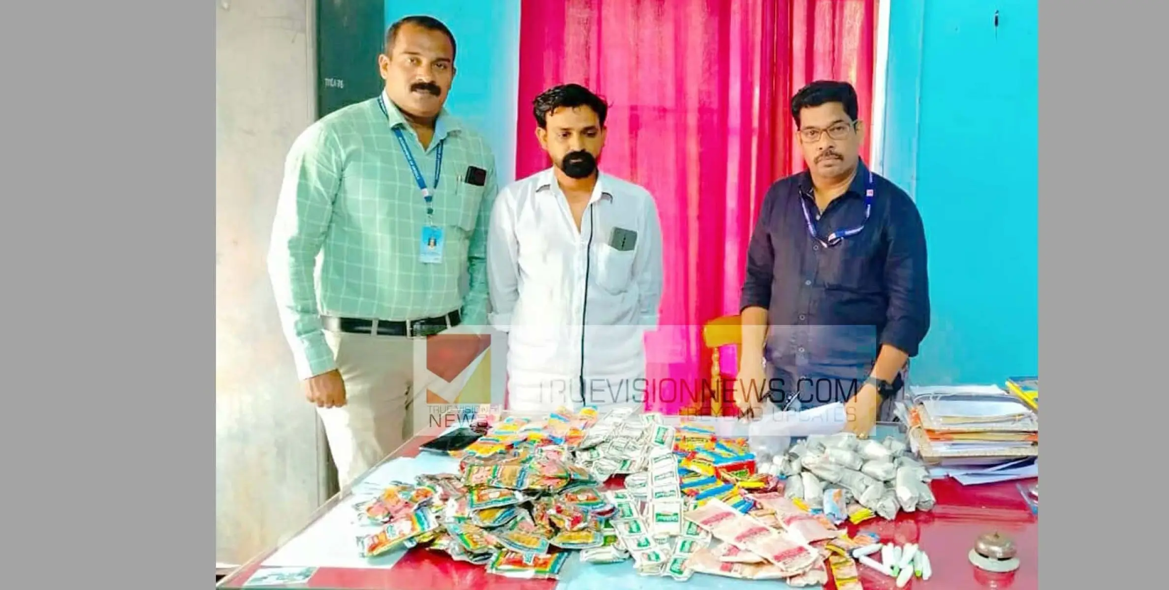 മലയാളി ലുക്കിൽ കറങ്ങി നടന്ന് തലശേരി  പുതിയ ബസ്സ്റ്റാൻ്റിൽ ലഹരി വസ്തു വിൽപ്പന ; യു.പി സ്വദേശി ഹെൽത്ത് ഇൻസ്പെക്ടർമാരുടെ പിടിയിൽ