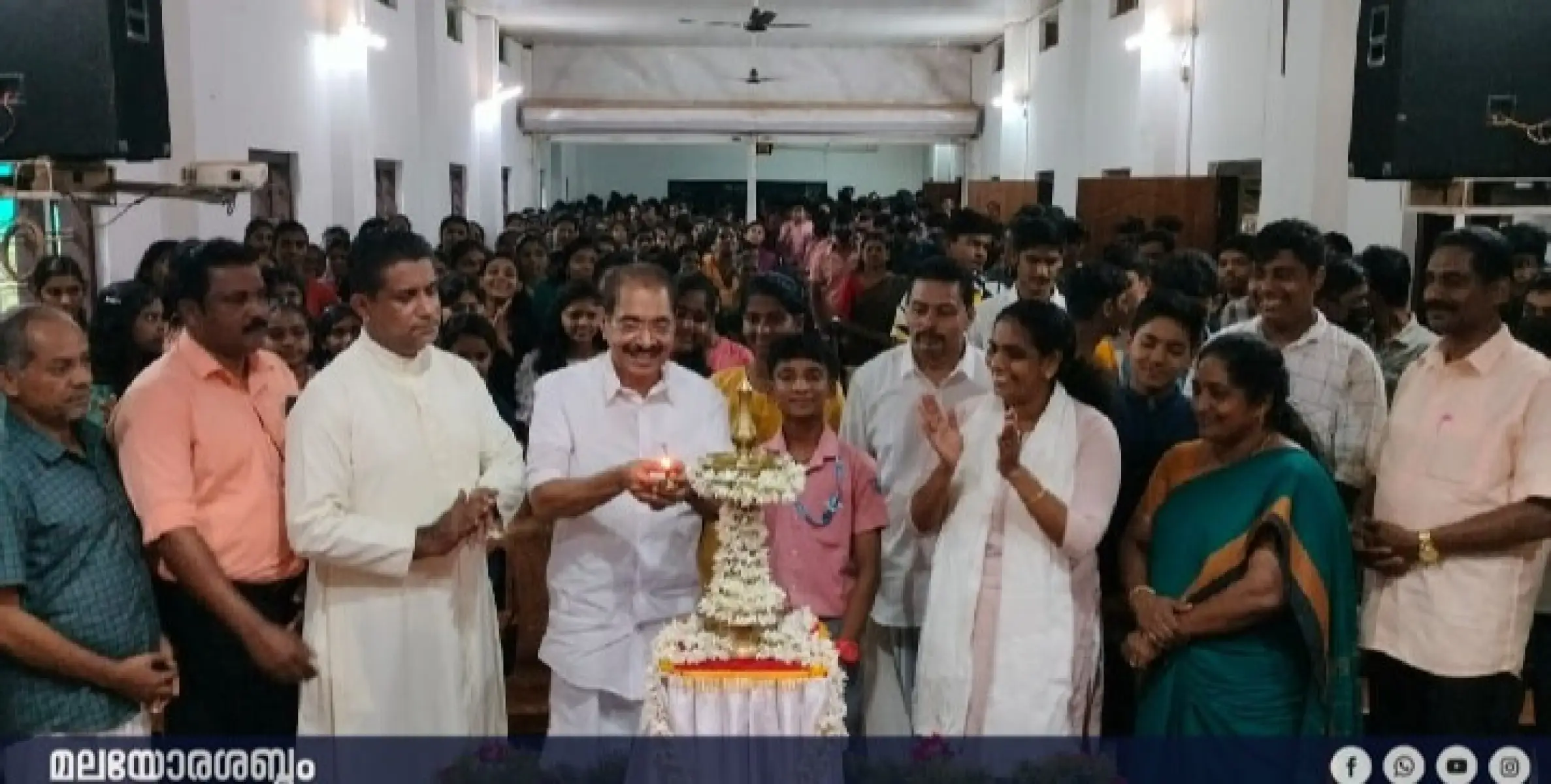 കൊട്ടിയൂർ ഐ ജെ എം ഹയർ സെക്കൻഡറി സ്കൂളിൽ വിജയോത്സവം സംഘടിപ്പിച്ചു. 