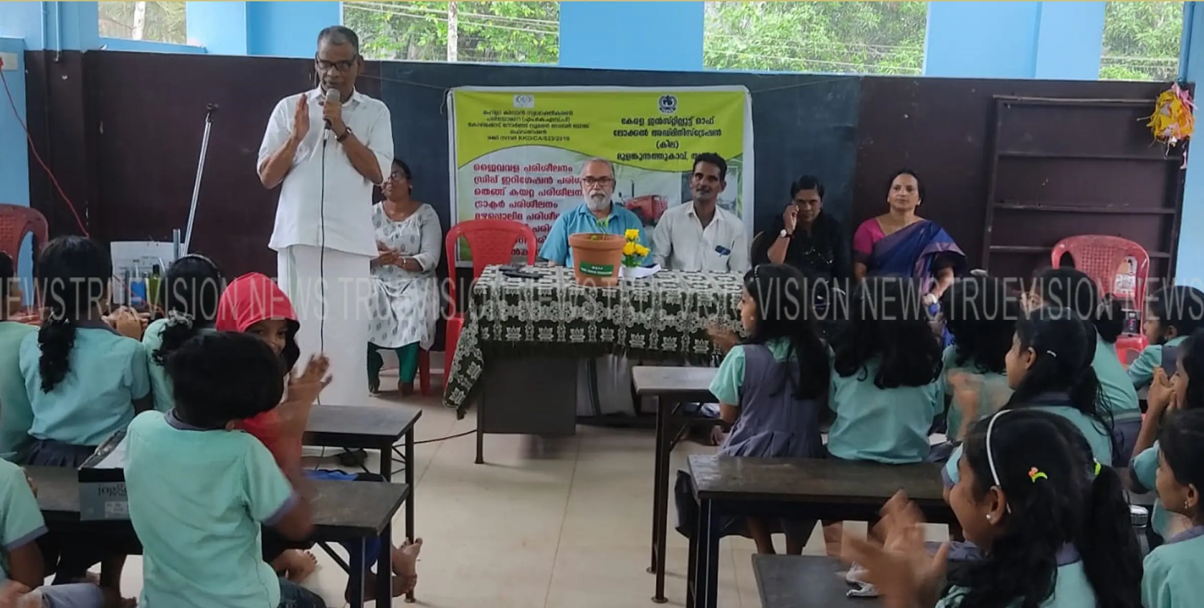 വീരവഞ്ചേരി എല്‍പി സ്‌കൂളില്‍ ഇനി ജൈവ പച്ചക്കറി വിളയും; ജൈവ കൃഷി വ്യാപനവും സ്ത്രീകള്‍ക്ക് വേണ്ടിയുള്ള ജീവാണുവള നിര്‍മാണ പരിശീലനവും നടന്നു 