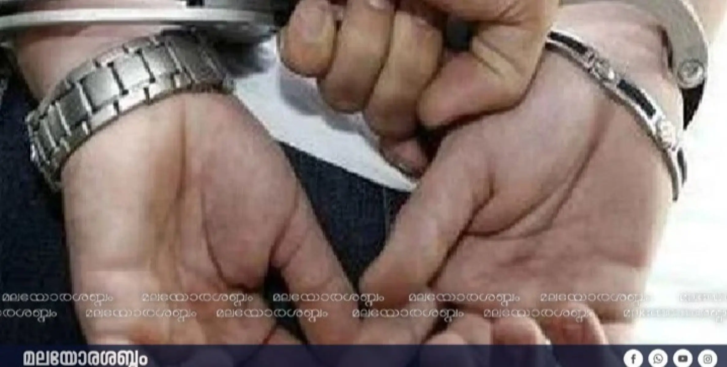 സ്വ​കാ​ര്യ ലോ​ഡ്ജി​ൽ പെ​ൺ​കു​ട്ടി​ക​ളെ മ​രി​ച്ച നി​ല​യി​ൽ ക​ണ്ടെ​ത്തി​യ സം​ഭ​വ​ത്തി​ൽ അ​ച്ഛ​നെ അ​റ​സ്റ്റ് ചെ​യ്തു.