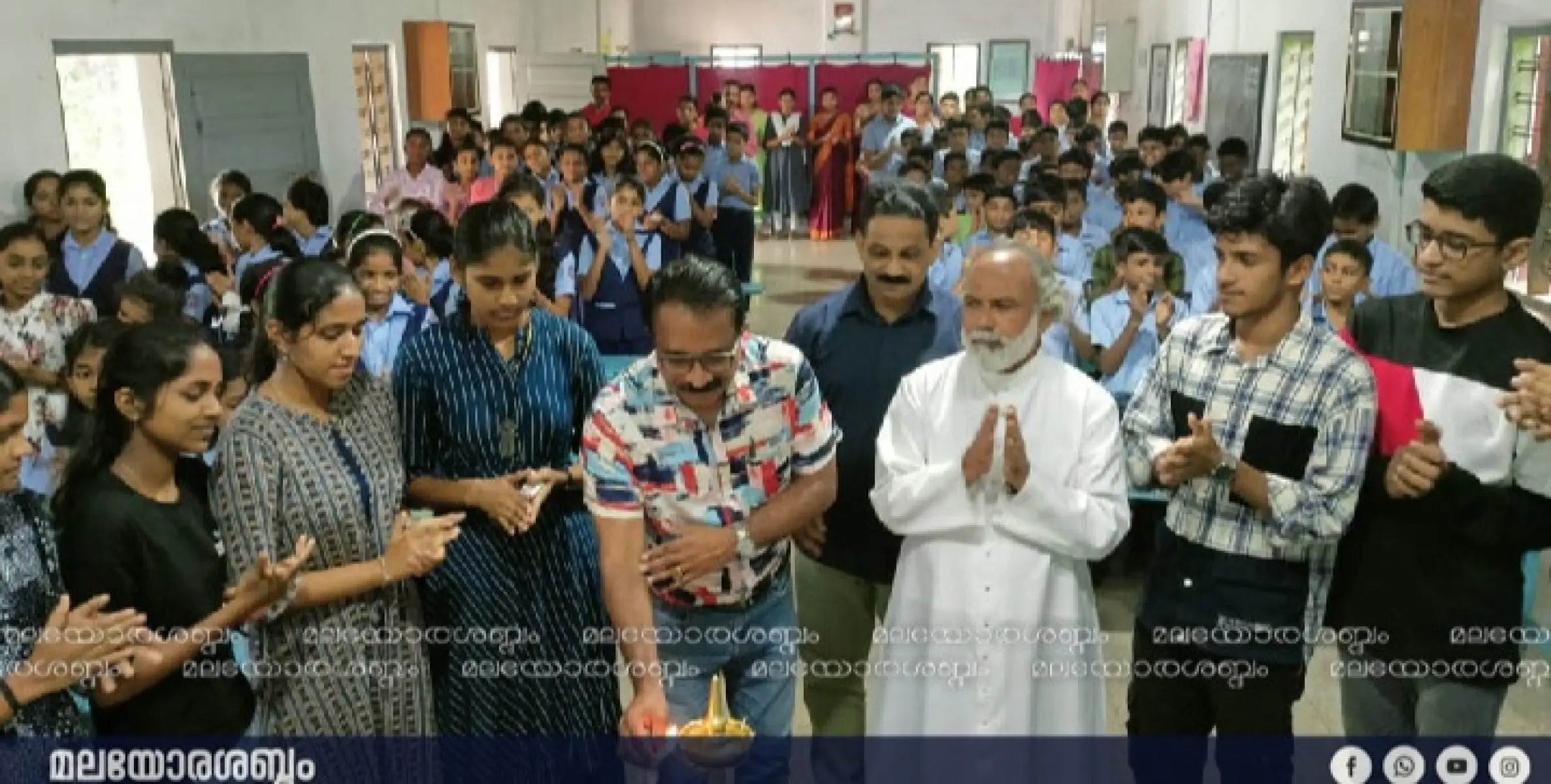 അമ്പായത്തോട് യു.പി.സ്കൂളിൽ 