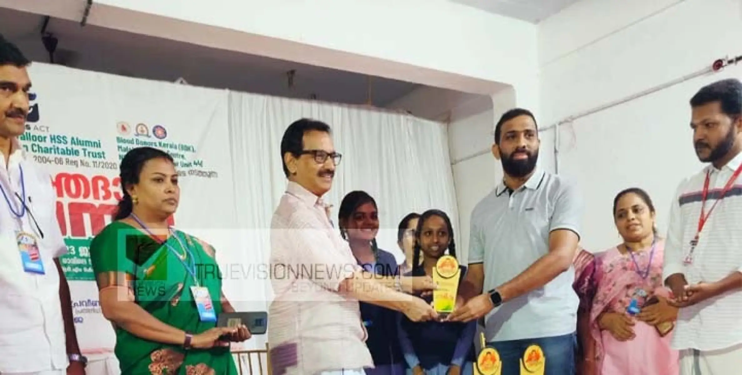 #kolavaloor|കൊളവല്ലൂർ പി ആർ മെമ്മോറിയൽ ഹയർ സെക്കൻ്ററി സ്കൂളിലെ പൂർവ്വ വിദ്യാർത്ഥി കൂട്ടായ്മ രക്ത ദാന ക്യാമ്പ് നടത്തി.