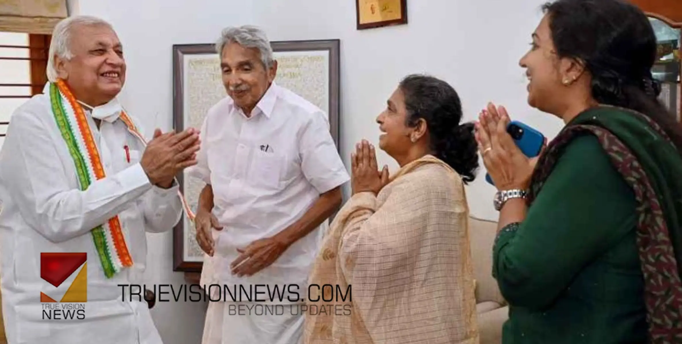 #OommenChandy |കേരളത്തിൽ നിന്നുള്ള ഏറ്റവും മികച്ച പൊതുപ്രവർത്തകൻ എന്ന് നിസ്സംശയം പറയാൻ കഴിയുന്ന വ്യക്തി -  ഗവർണർ