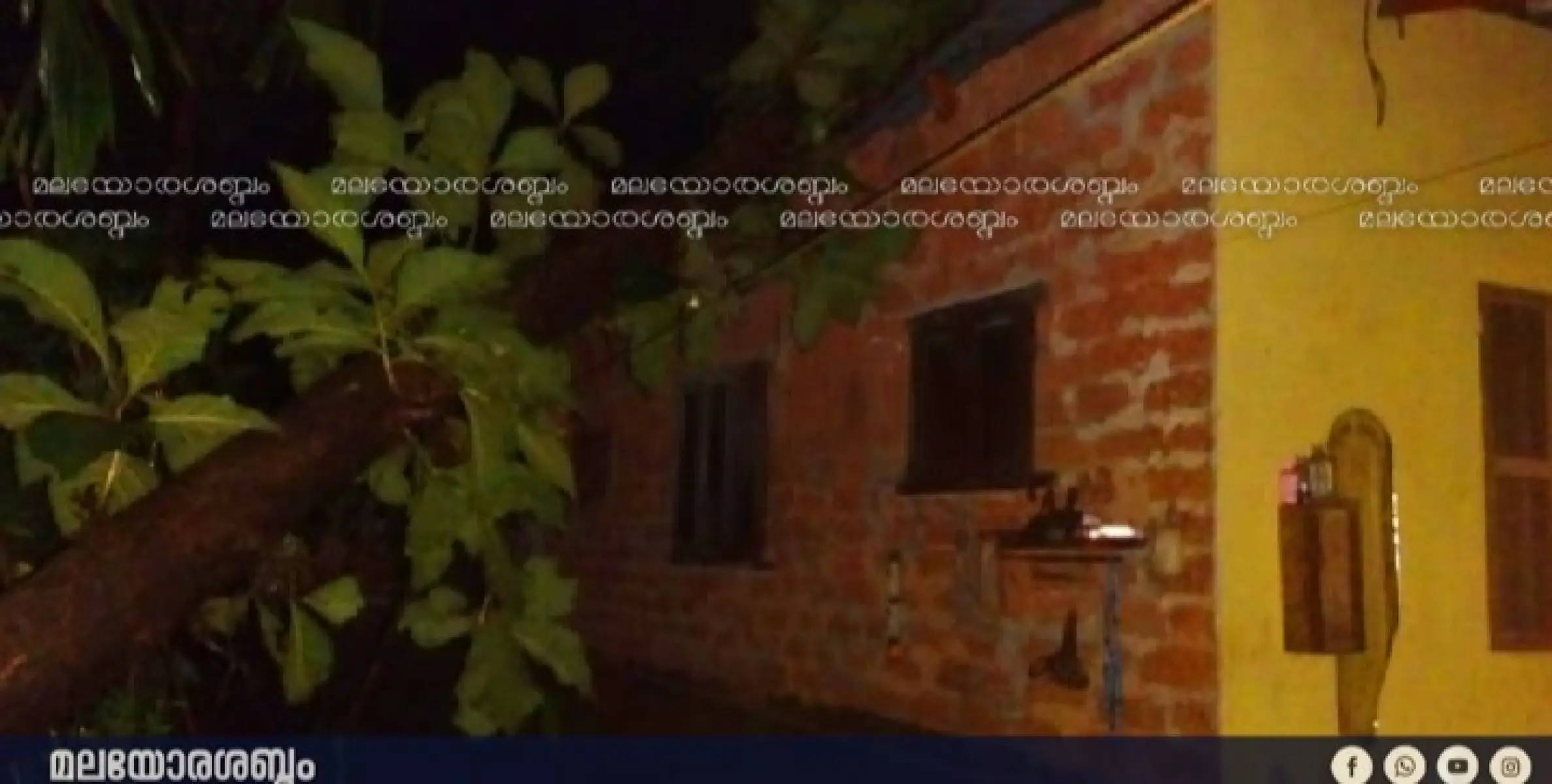 മരം കടപുഴകി വീണ് വീട് തകർന്നു