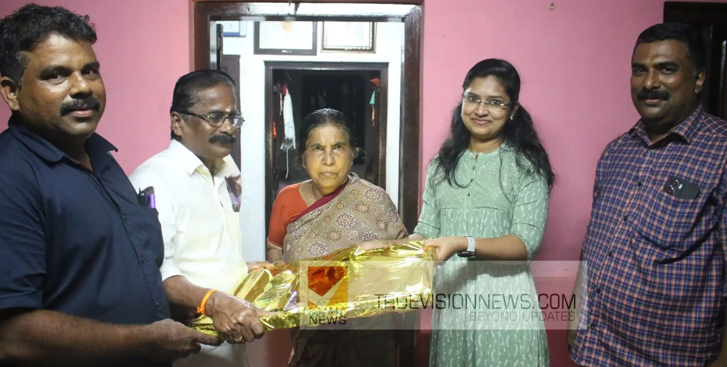  #PPGroup   |  ജന്തുശാസ്ത്രത്തിൽ കേന്ദ്രീയ സർവകലാശാലയുടെ ഡോക്ടറേറ്റ് നേടിയ ഷംന  രാജന് അനുമോദനവുമായി  താഴെ ചമ്പാട് പി.പി ഗ്രൂപ്പ് 