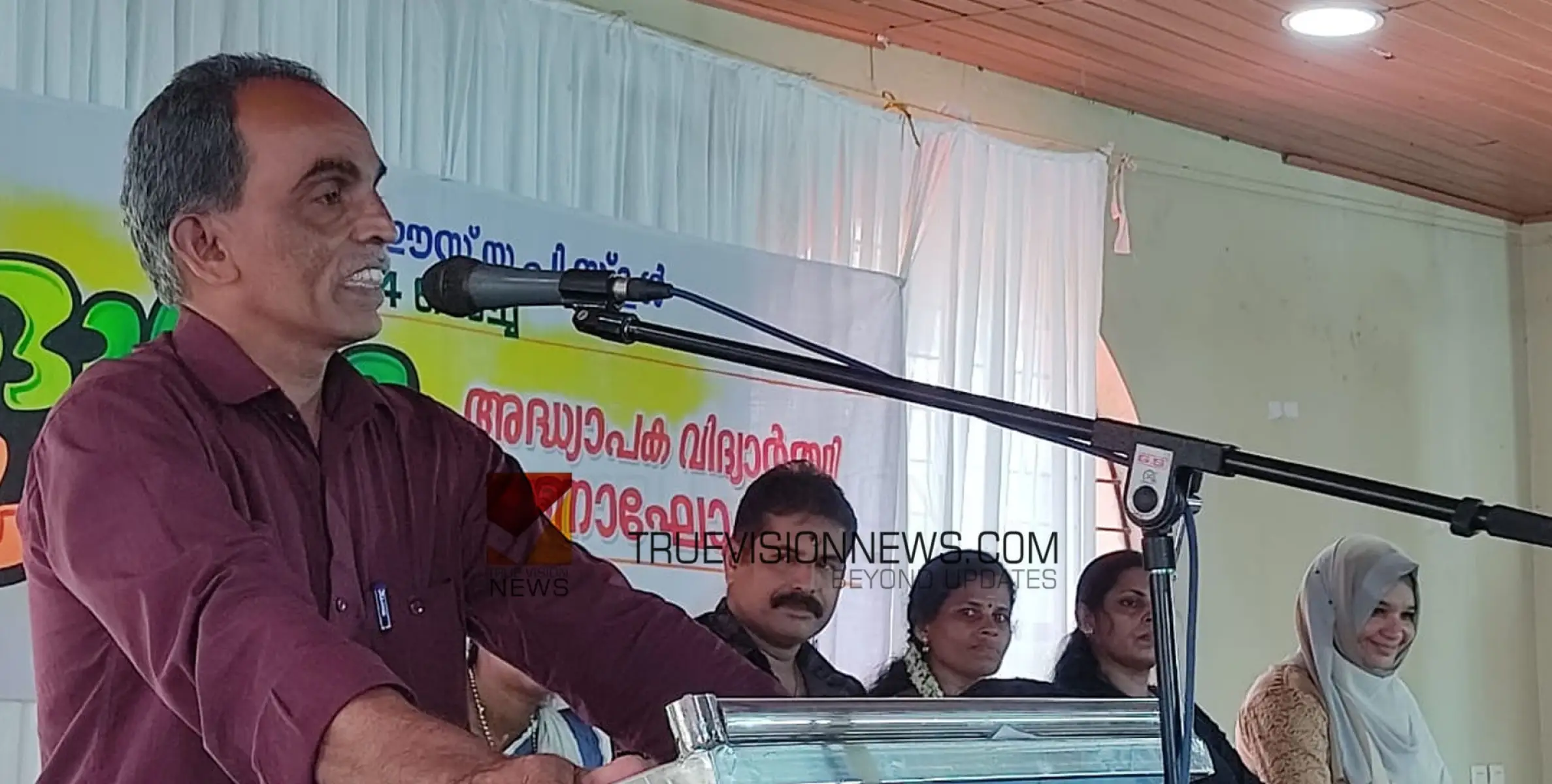 #onammamangam | ഓണം മാമാങ്കം; സൗഹൃദം പുതുക്കി ഓണം ആഘോഷിച്ച് തിരുവള്ളൂർ ഈസ്റ്റ് യുപി സ്കൂളിലെ പൂർവ്വവിദ്യാർത്ഥികൾ 