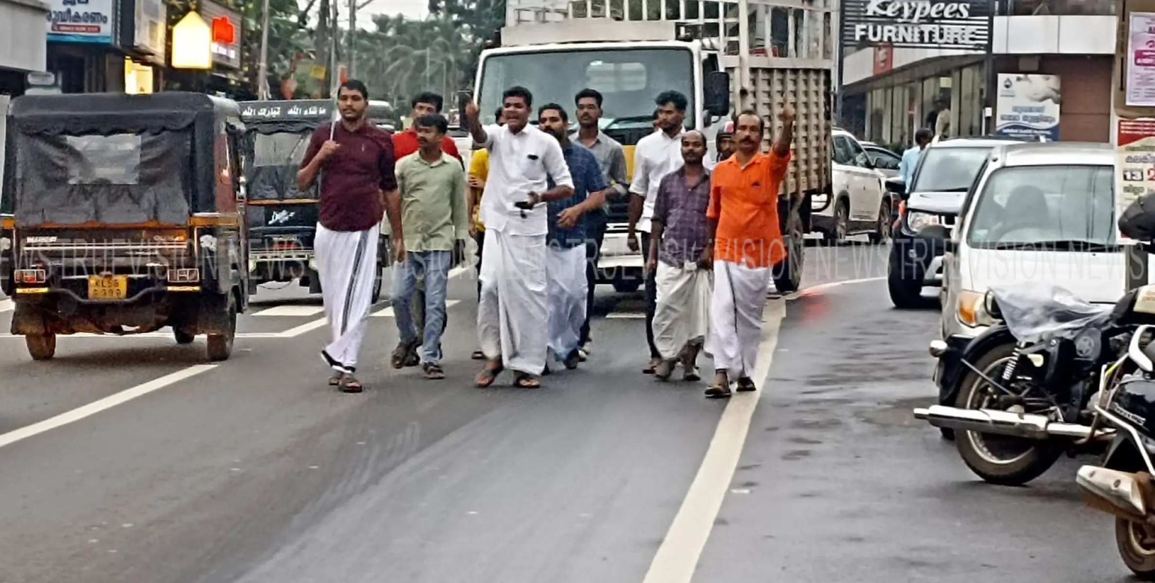 #Youth Congress| ഗണേഷ് കുമാര്‍ രാജിവെയ്ക്കണമെന്ന് ആവശ്യപ്പെ്ട്ട്  ഉള്ളിയേരിയില്‍ യൂത്ത് കോണ്‍ഗ്രസ്സ് പ്രതിഷേധം