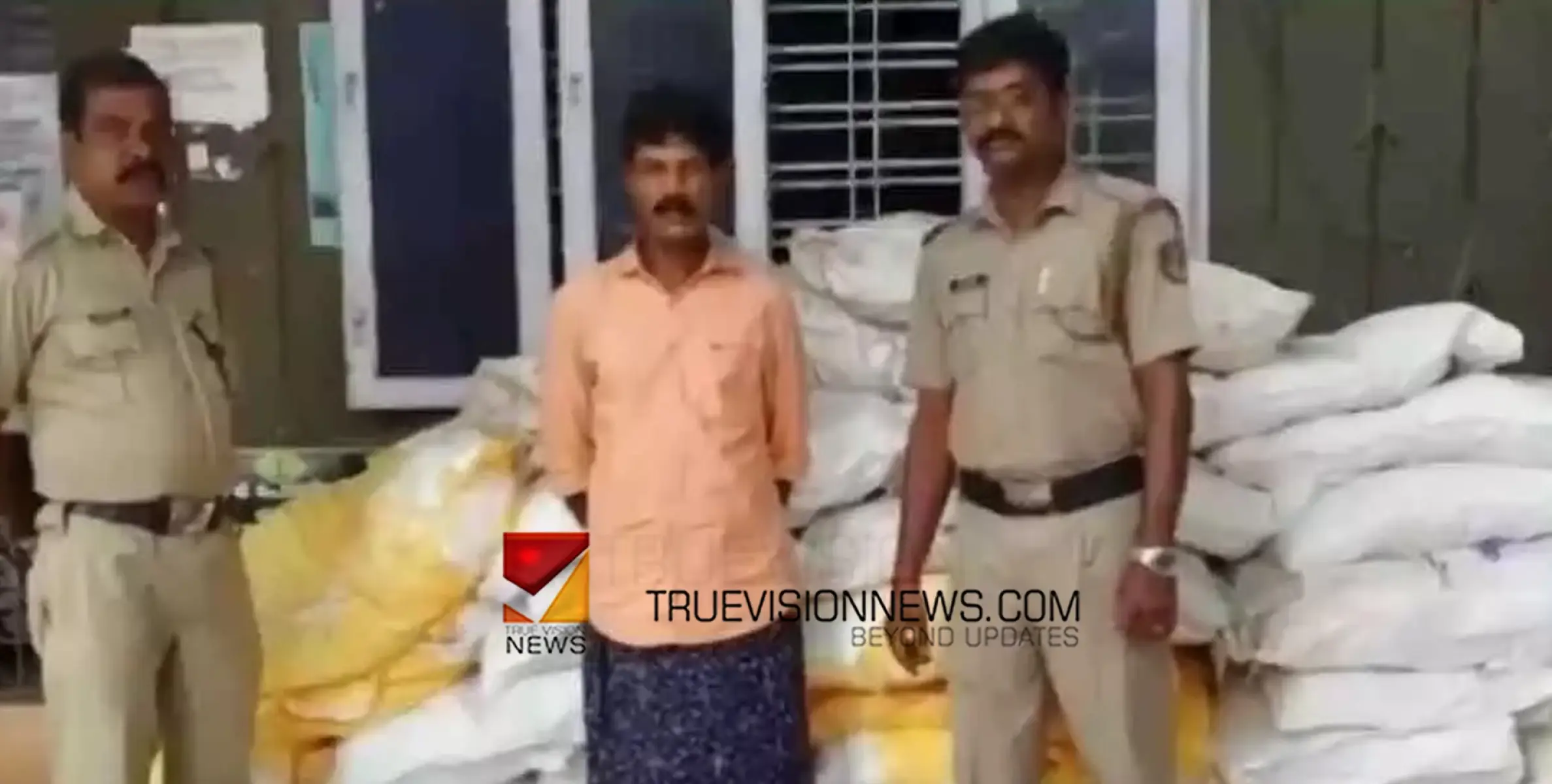 #seized |  പത്ത് ലക്ഷം രൂപയുടെ നിരോധിത പുകയില ഉൽപ്പന്നങ്ങൾ പിടികൂടി