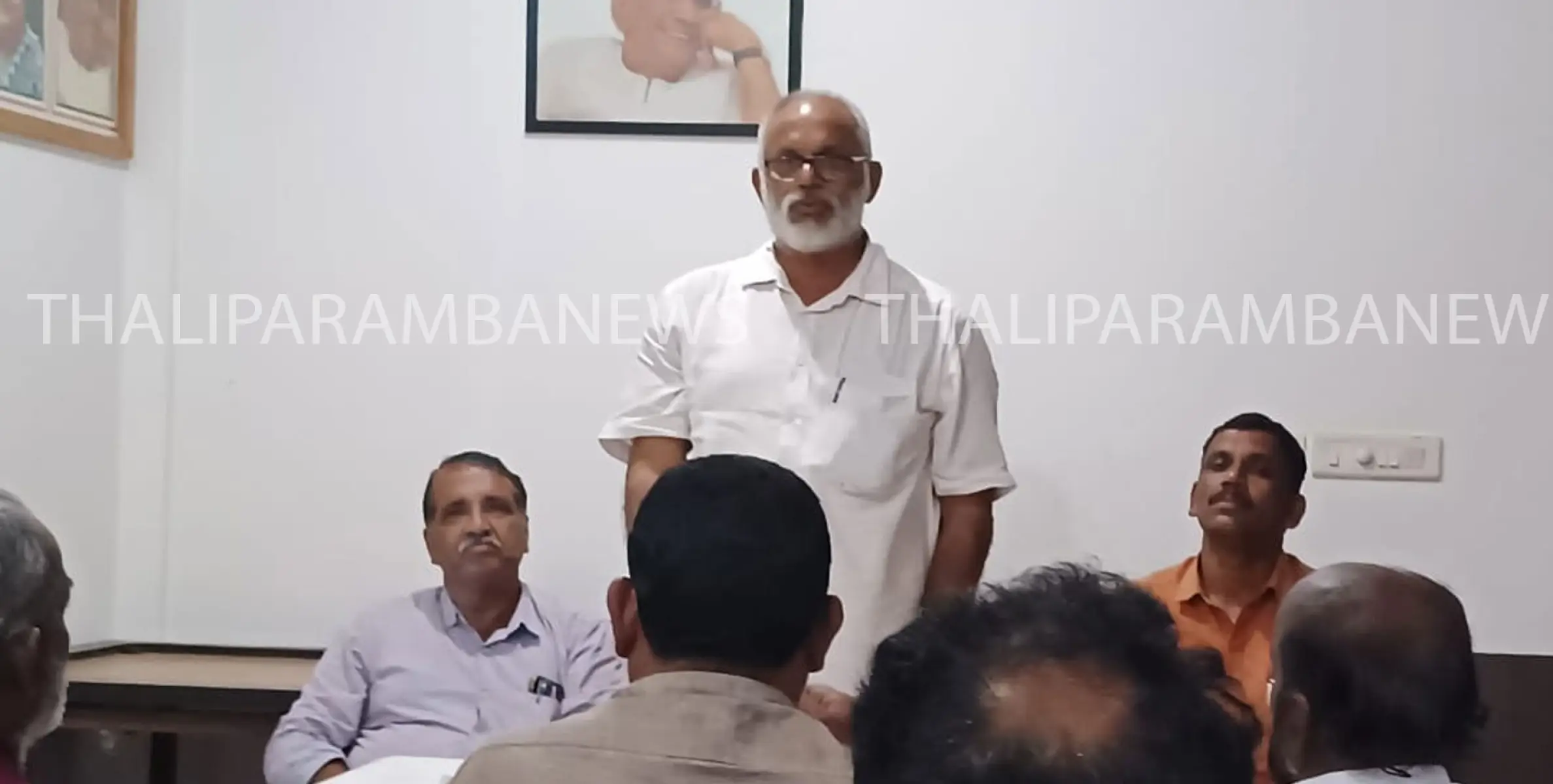 മാവില പത്മനാഭന്റെ വാഹനം അക്രമിച്ച നടപടിയിൽ പരിയാരം മണ്ഡലം കോൺഗ്രസ്സ് കമ്മിറ്റി പ്രതിഷേധിച്ചു