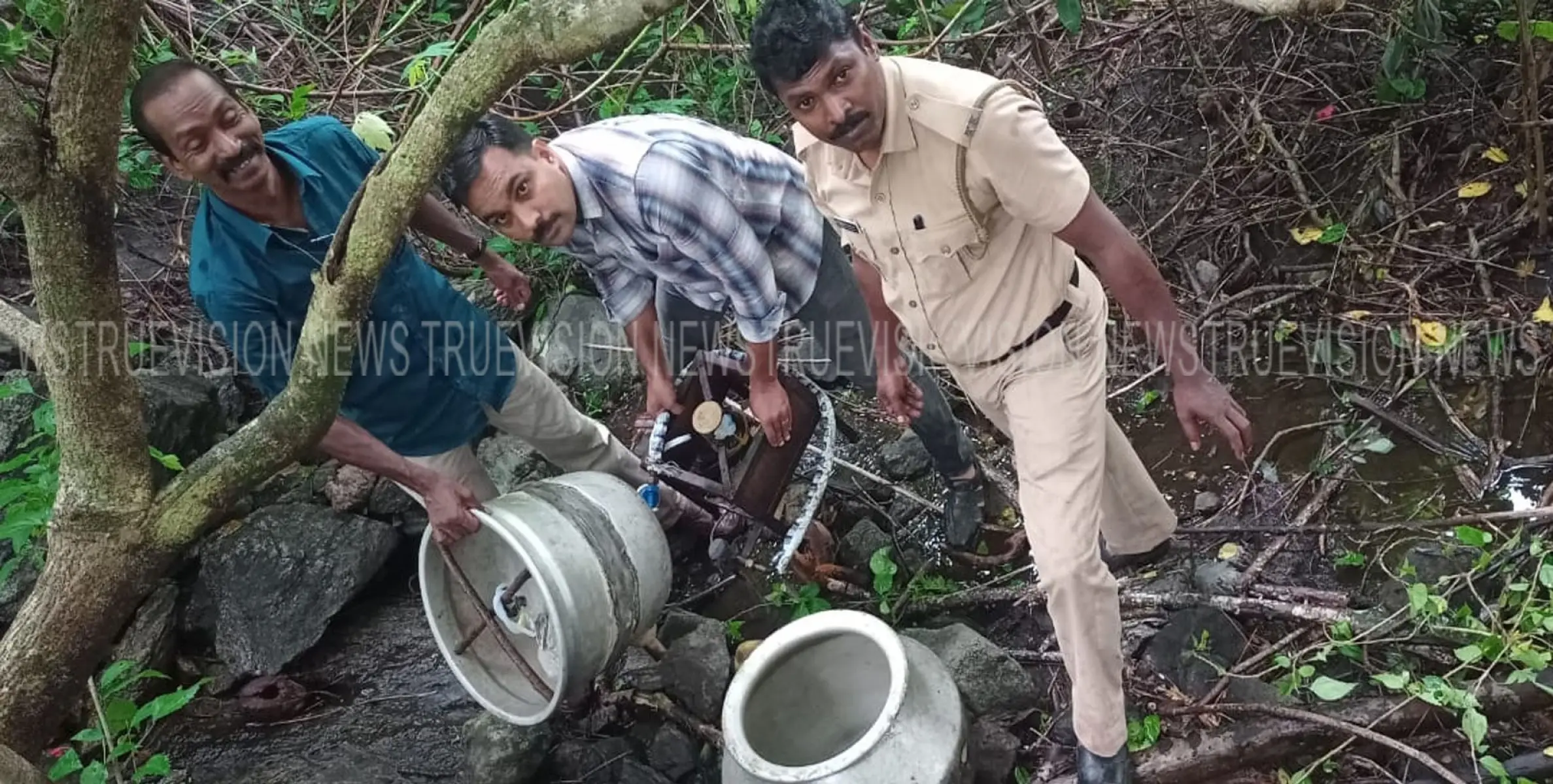 #EXCISE Raid|പെരിങ്ങോട് വന്‍വാറ്റു കേന്ദ്രം തകര്‍ത്തു; 460 ലിറ്റര്‍ വാഷ് പിടിച്ചെടുത്തു