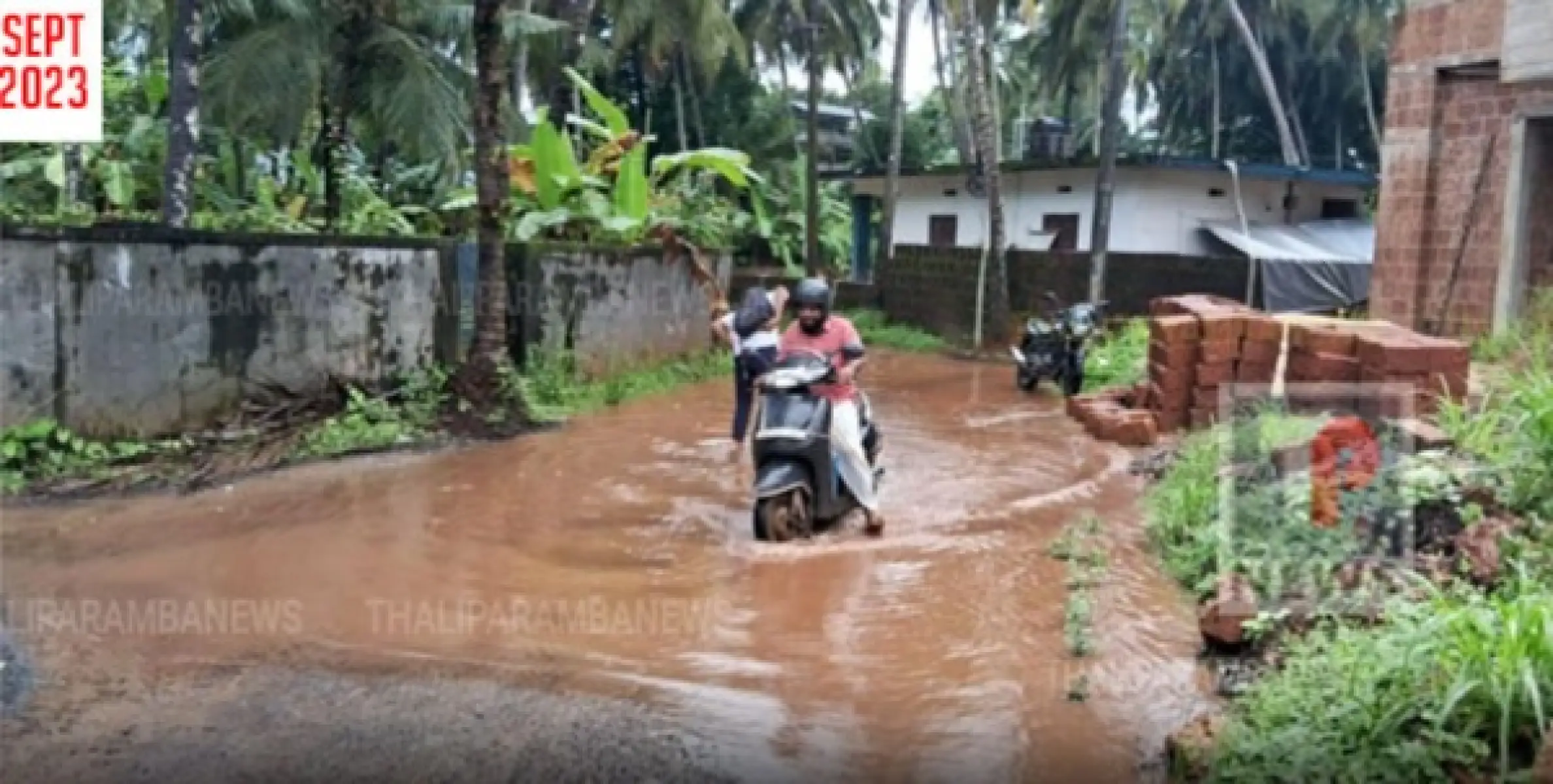 മാട്ടൂൽ കാവിലെ പറമ്പ് റോഡ് ചെളിക്കുളമായി, ഗതാഗതം ദുഷ്‌കരം
