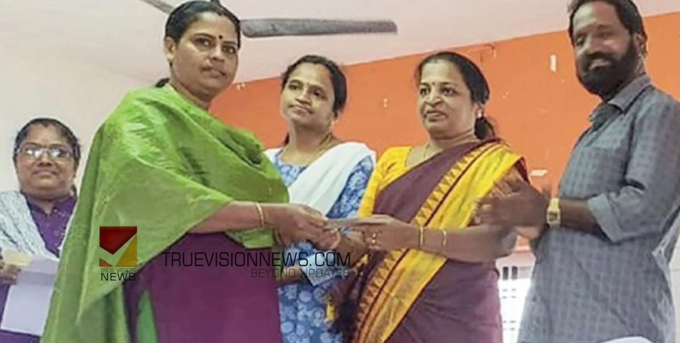 #vypin | മത്സ്യത്തൊഴിലാളി സംഘത്തിലെ അംഗങ്ങൾക്കുള്ള വായ്പ വിതരണം ചെയ്തു