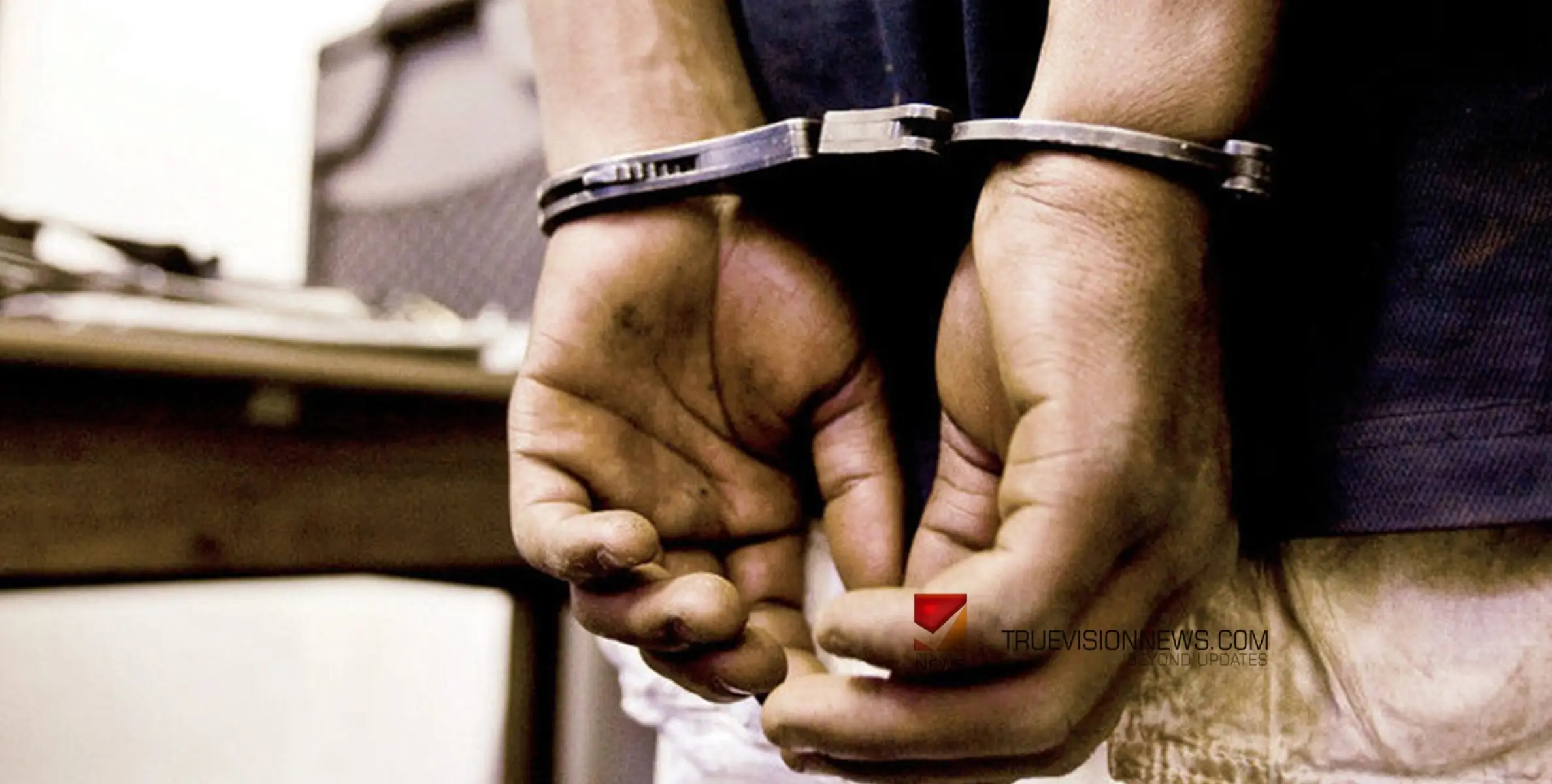 #ARREST | കോഴിക്കോട് ലഹരി, മയക്കുമരുന്ന് വിതരണക്കാരുടെ വീടുകളിൽ റെയ്ഡ്; ഏഴ് പേർ അറസ്റ്റിൽ 