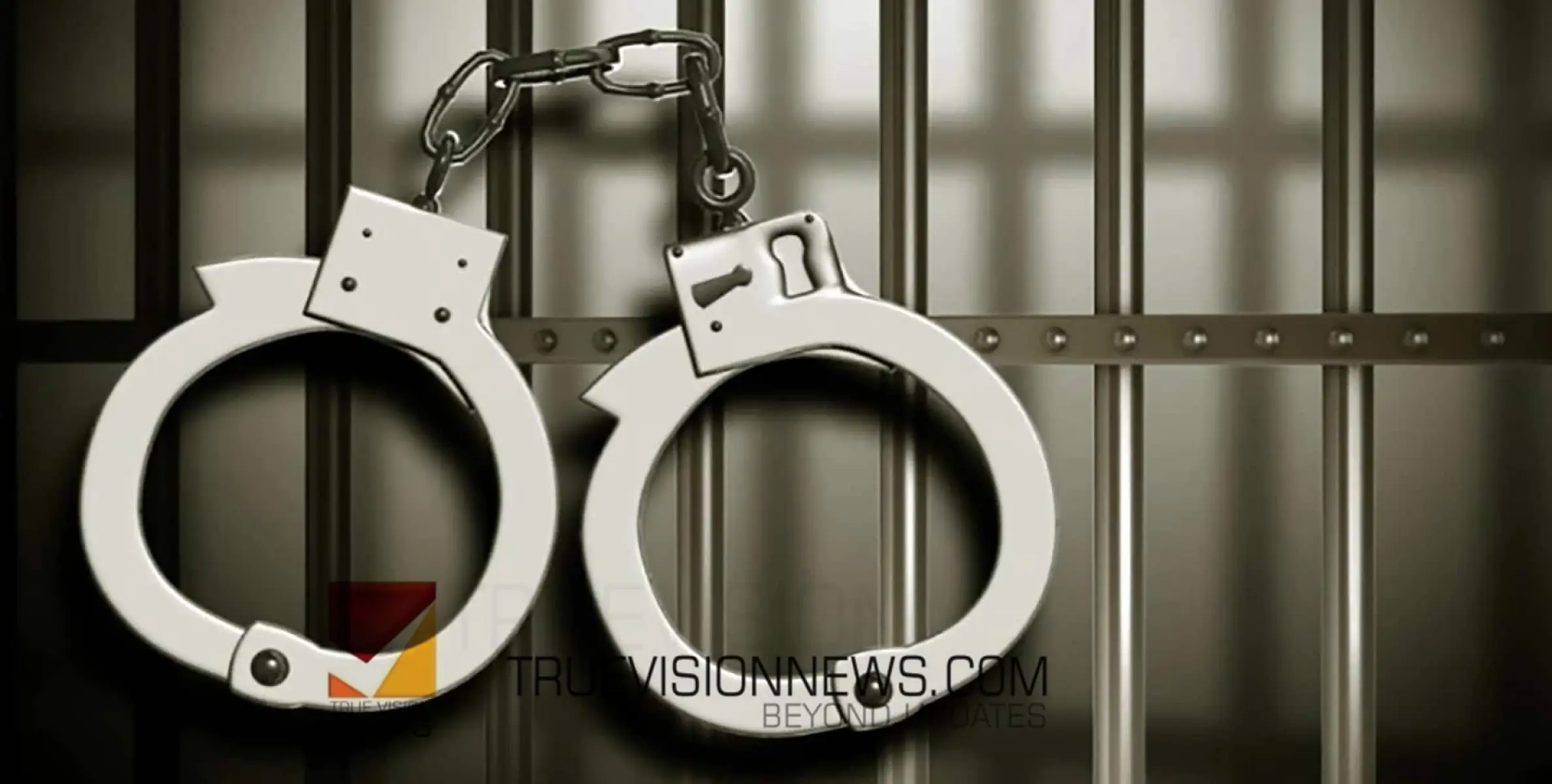 #arrest |  കു​പ്പി​യി​ല്‍ പെ​ട്രോ​ളു​മാ​യി ട്രെ​യി​നി​ല്‍ യാ​ത്ര​ചെ​യ്ത യു​വാ​വ് പി​ടി​യി​ല്‍
