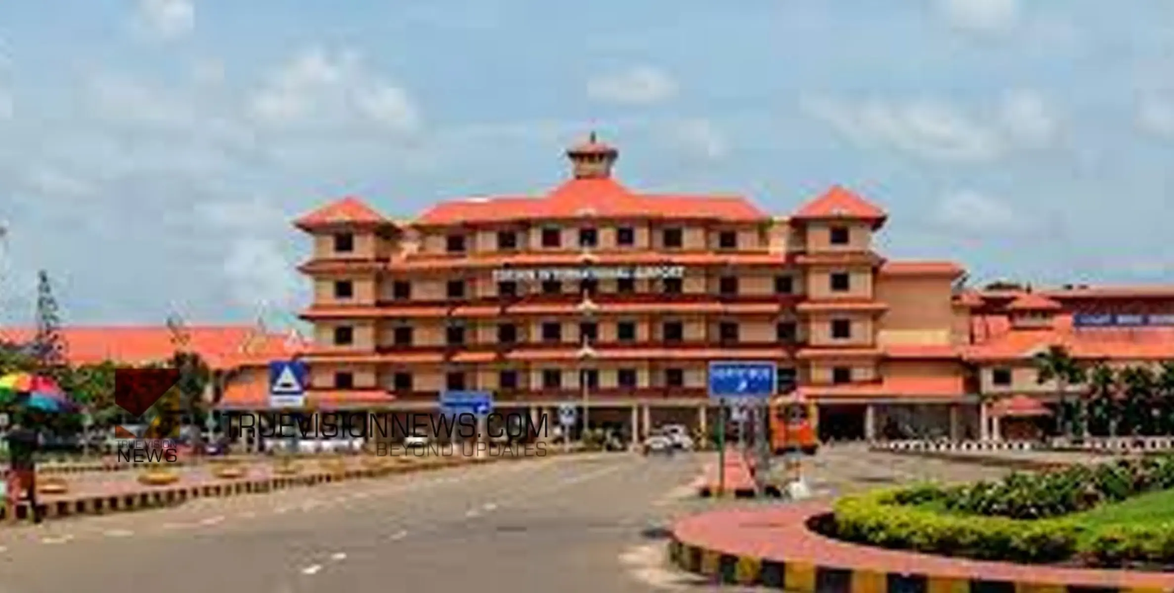 #Nedumbassery | നെടുമ്പാശേരിയില്‍ വിമാനത്തിന്റെ വാതിൽ തകരാർ: യാത്ര മുടങ്ങിയവരിൽ ചിലരെ അയച്ചു