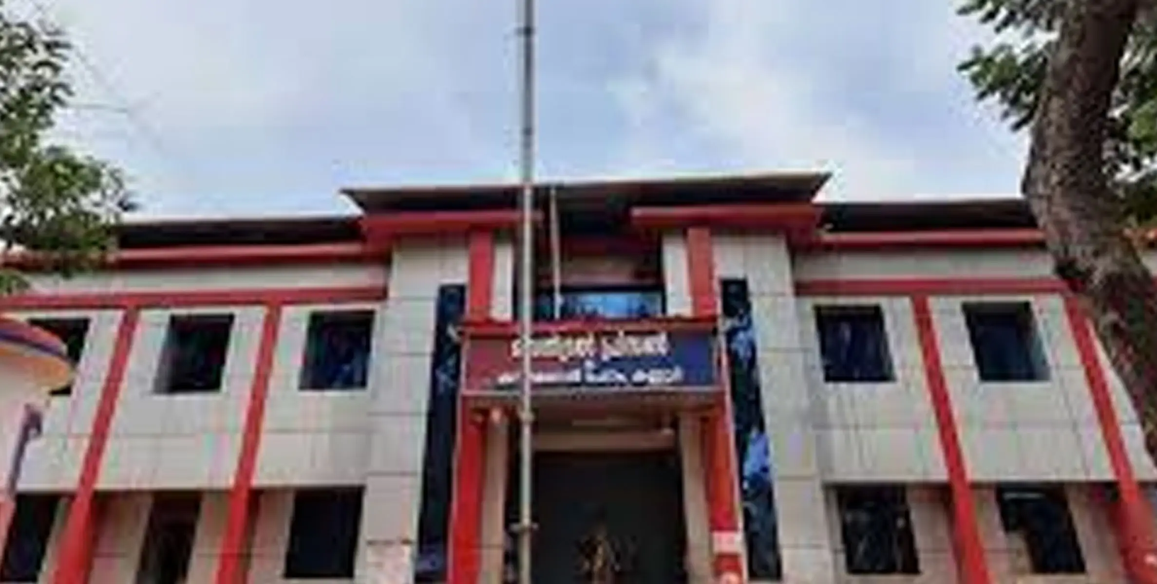 സെൻട്രൽ ജയിലിൽ നിന്നും ഫോണുകളും മറ്റും പിടികൂടി