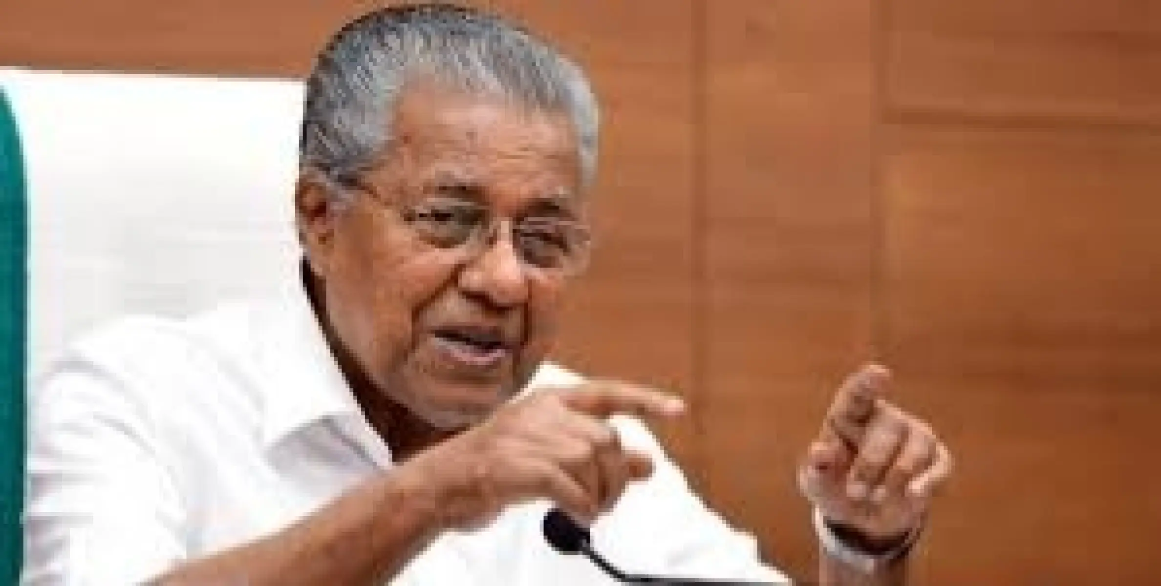 #pinarayivijayan | മുഖ്യമന്ത്രിയുടെ പരിപാടിയില്‍ സുരക്ഷാവീഴ്ച; വേദിയിലേക്ക് ഓടിക്കയറി മന്ത്രിയെ കെട്ടിപ്പിടിച്ചയാള്‍ കസ്റ്റഡിയില്‍