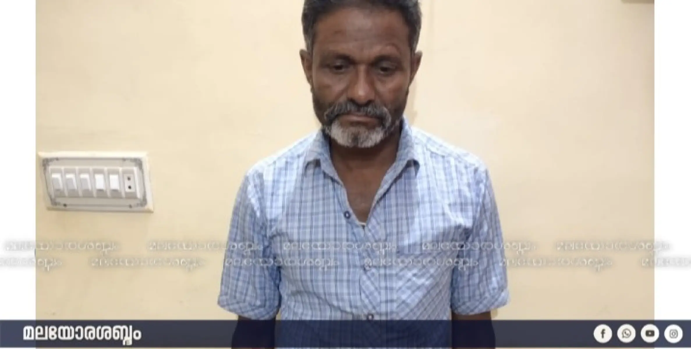 ഒരു കിലോയോളം കഞ്ചാവുമായി മധ്യവയസ്‌കനെ പിടികൂടി.