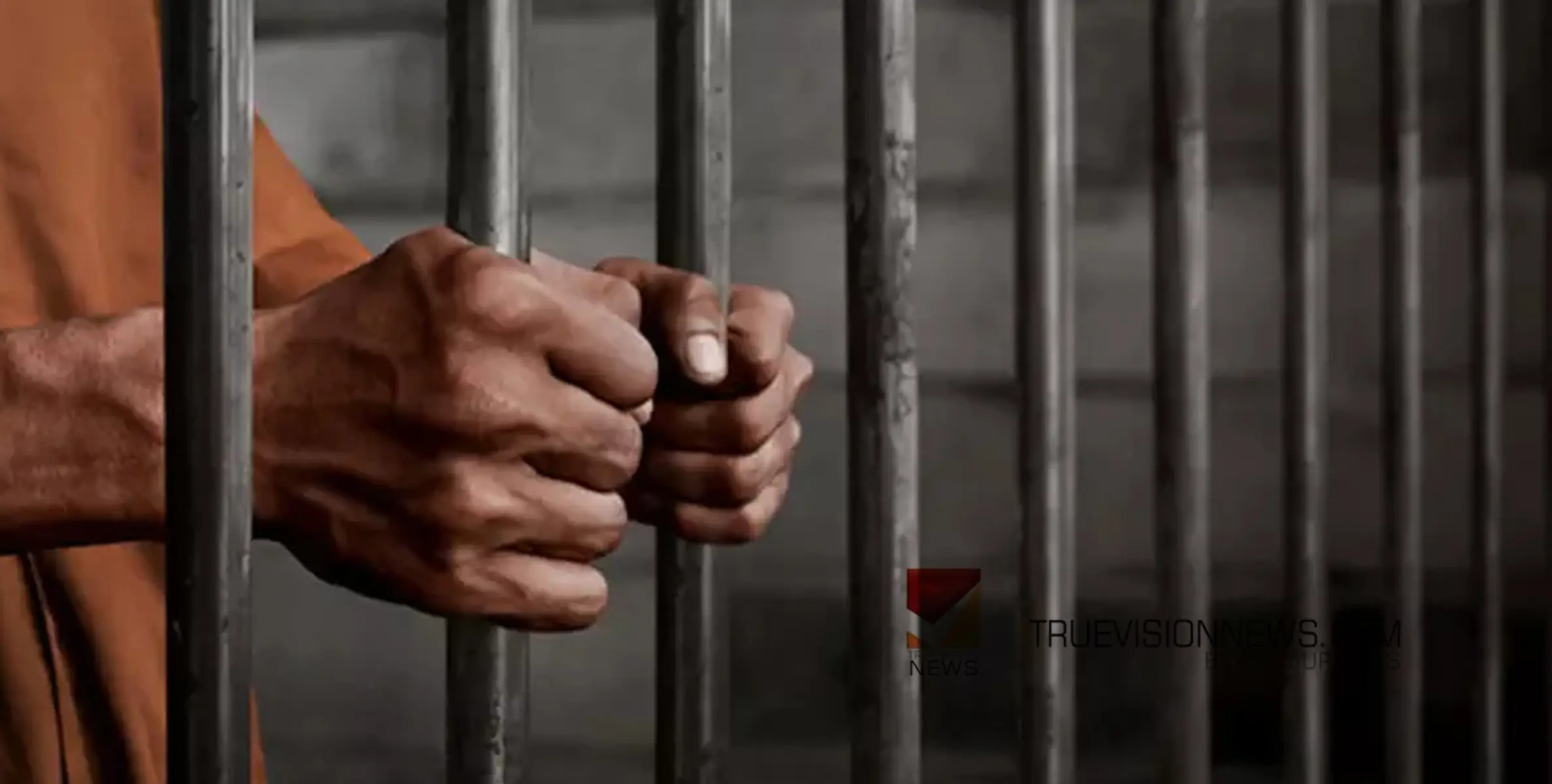 #ARREST | മ​ത്സ്യ​ബ​ന്ധ​ന ബോ​ട്ടി​ന്‍റെ എ​ൻ​ജി​നു​ക​ൾ മോ​ഷ്ടി​ച്ച​തി​ന് അ​ഞ്ചു​പേർ അറസ്റ്റിൽ 