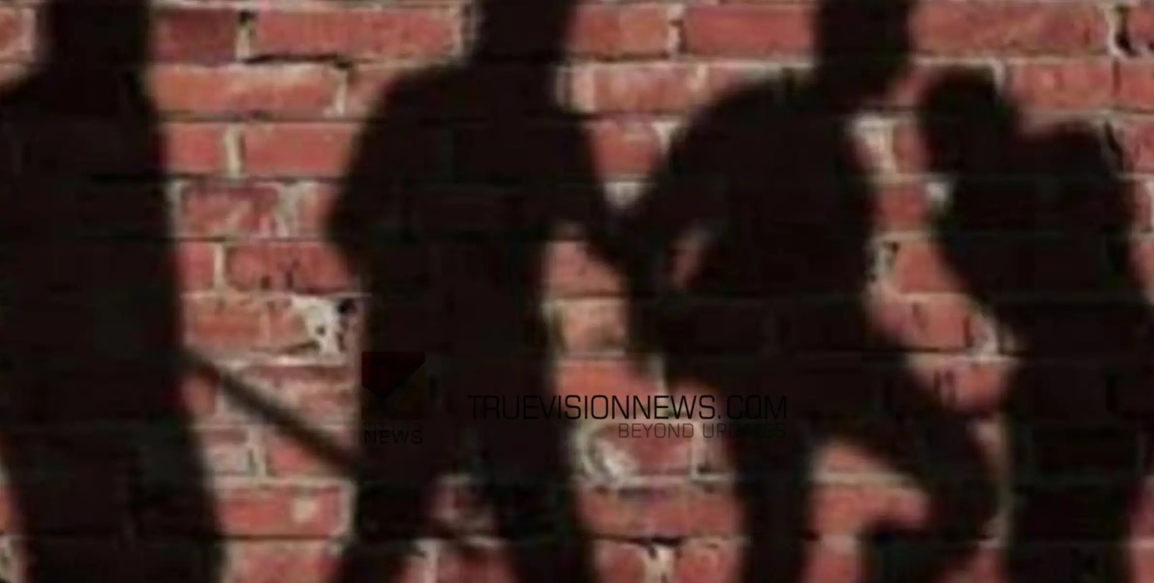 #beaten | ഫീസ് അടയ്ക്കാൻ കോളേജിൽ തൊപ്പി ധരിച്ച് പോയ യുവാവിന് നേരെ മർദ്ദനം 