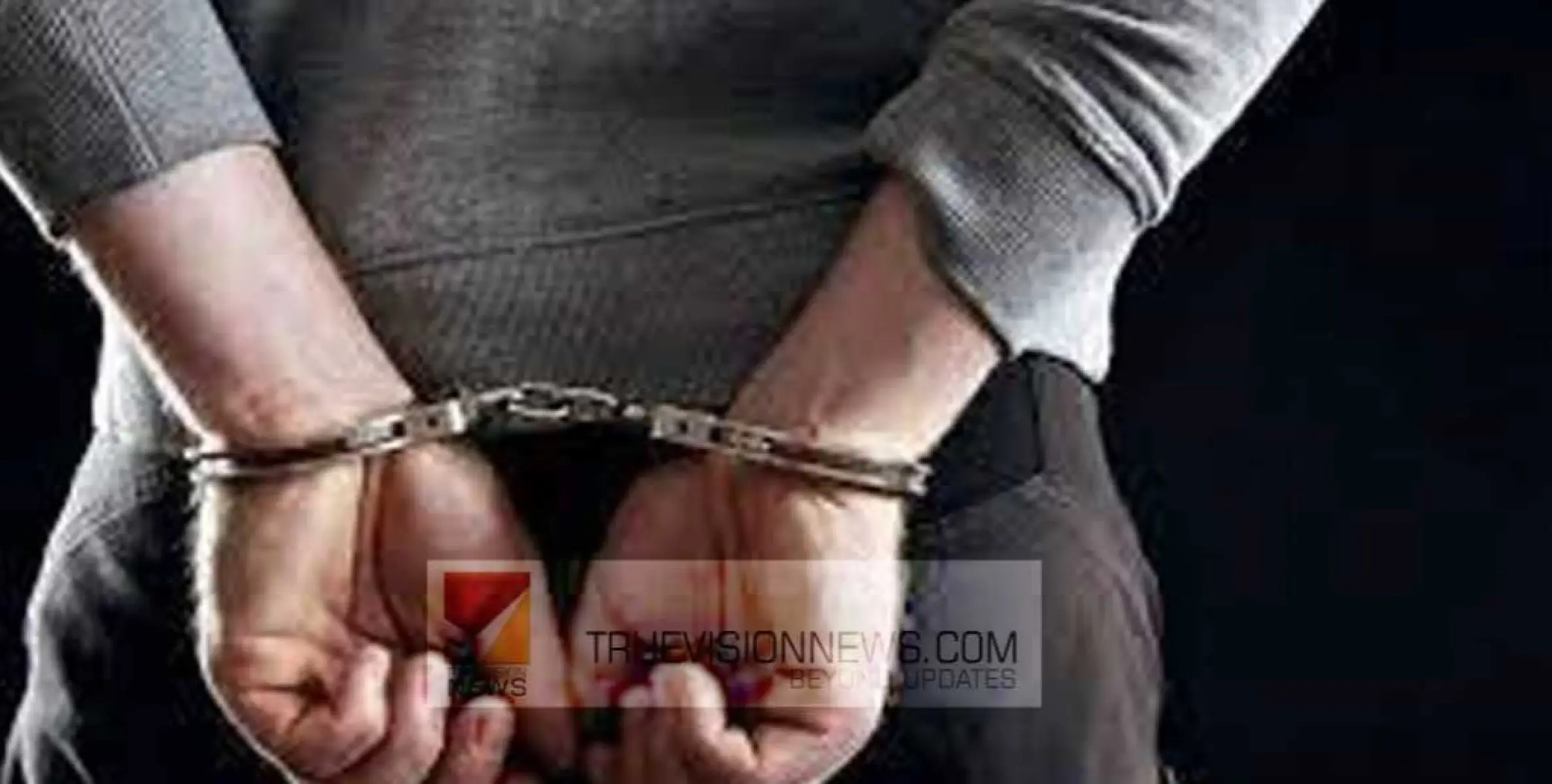  # arrest |   ലോഡ്ജിൽ പണം വച്ച് ചീട്ടുകളി ; ഉടമയടക്കം 7  പേർ അറസ്റ്റിൽ