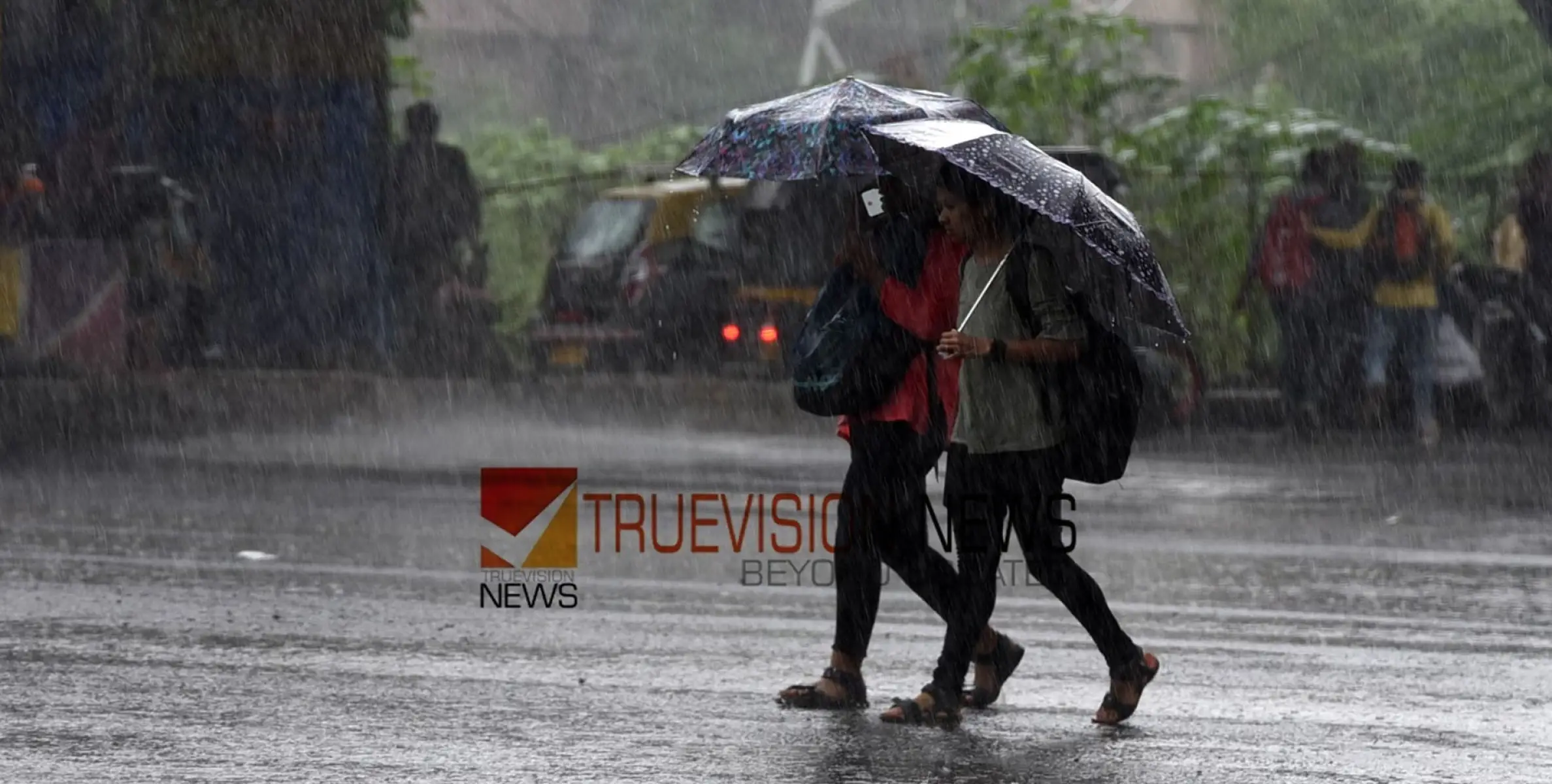 #heavyrain | കനത്ത മഴ തുടരുന്നു; തിരുവനന്തപുരത്ത് മലയോര - തീര പ്രദേശങ്ങളിലേക്കുള്ള യാത്രകള്‍ക്ക് നിരോധനം 