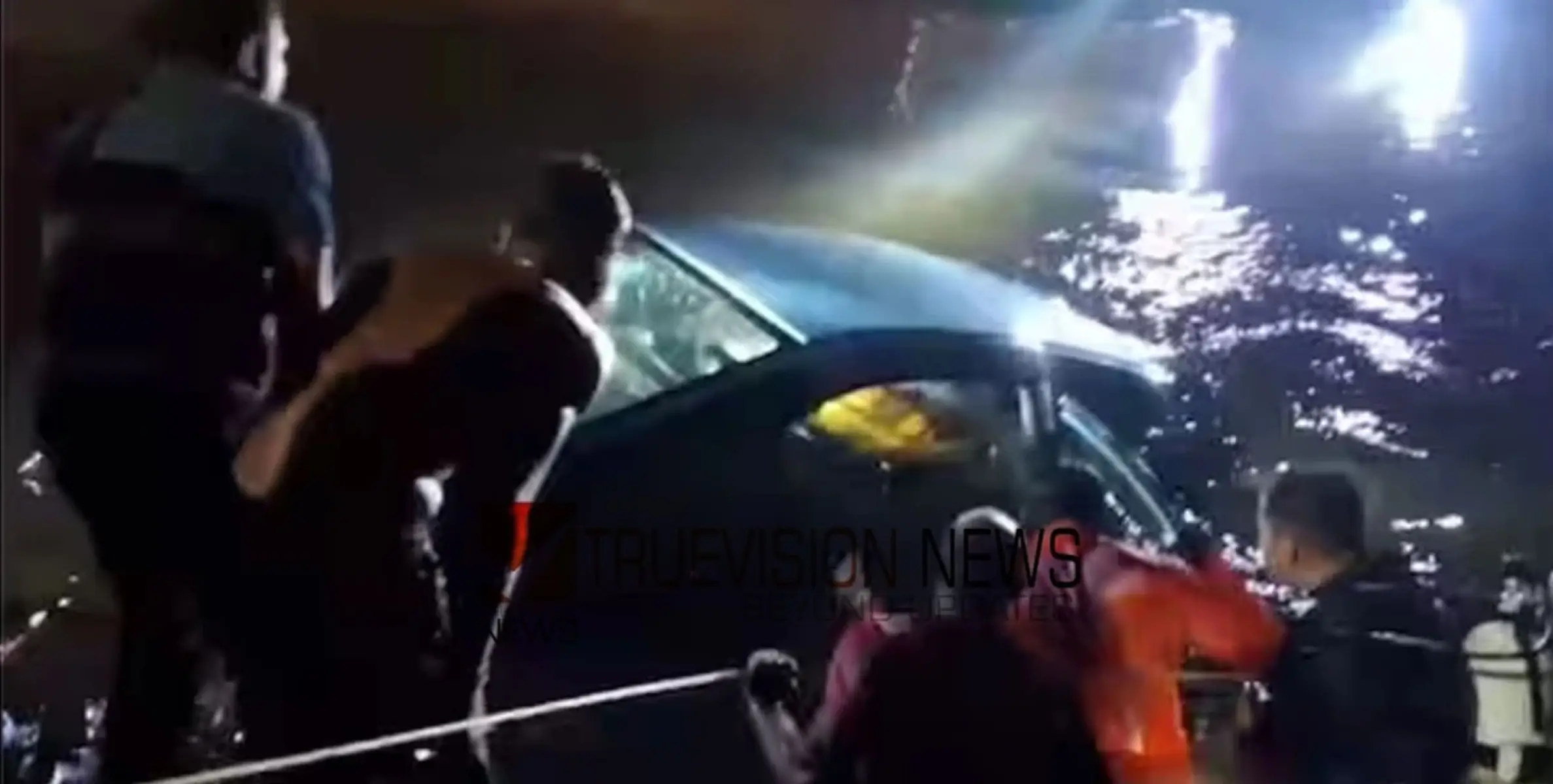 #accident | ഗൂഗിൾ മാപ്പ് നോക്കി അഞ്ചംഗ സംഘം സഞ്ചരിച്ച കാർ പുഴയിൽ വീണ് ഡോക്ടർമാർക്ക് ദാരുണാന്ത്യം