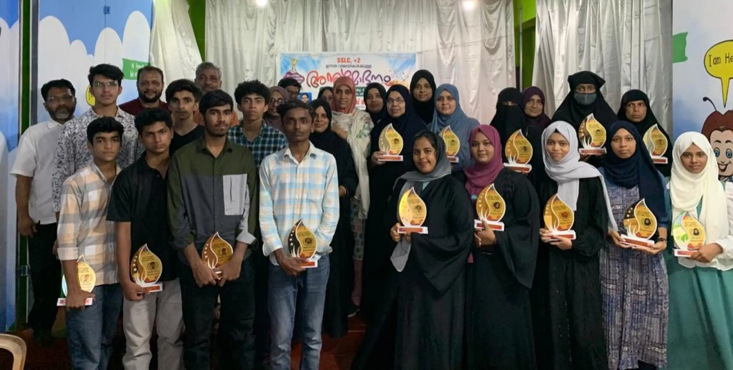 എസ്. എസ്. എൽ. സി, പ്ലസ്ടു വിജയികളെ അനുമോദിച്ചു