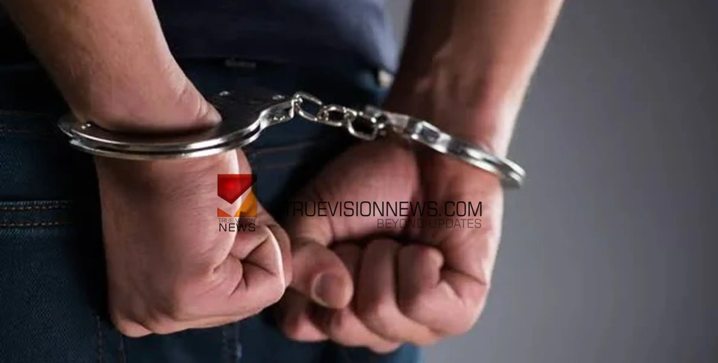#arrest | ക്ലബില്‍ പണം വെച്ച് ചീട്ടുകളി; ലക്ഷങ്ങള്‍ പിടിച്ചെടുത്തു, ഏഴു പേര്‍ അറസ്റ്റില്‍ 