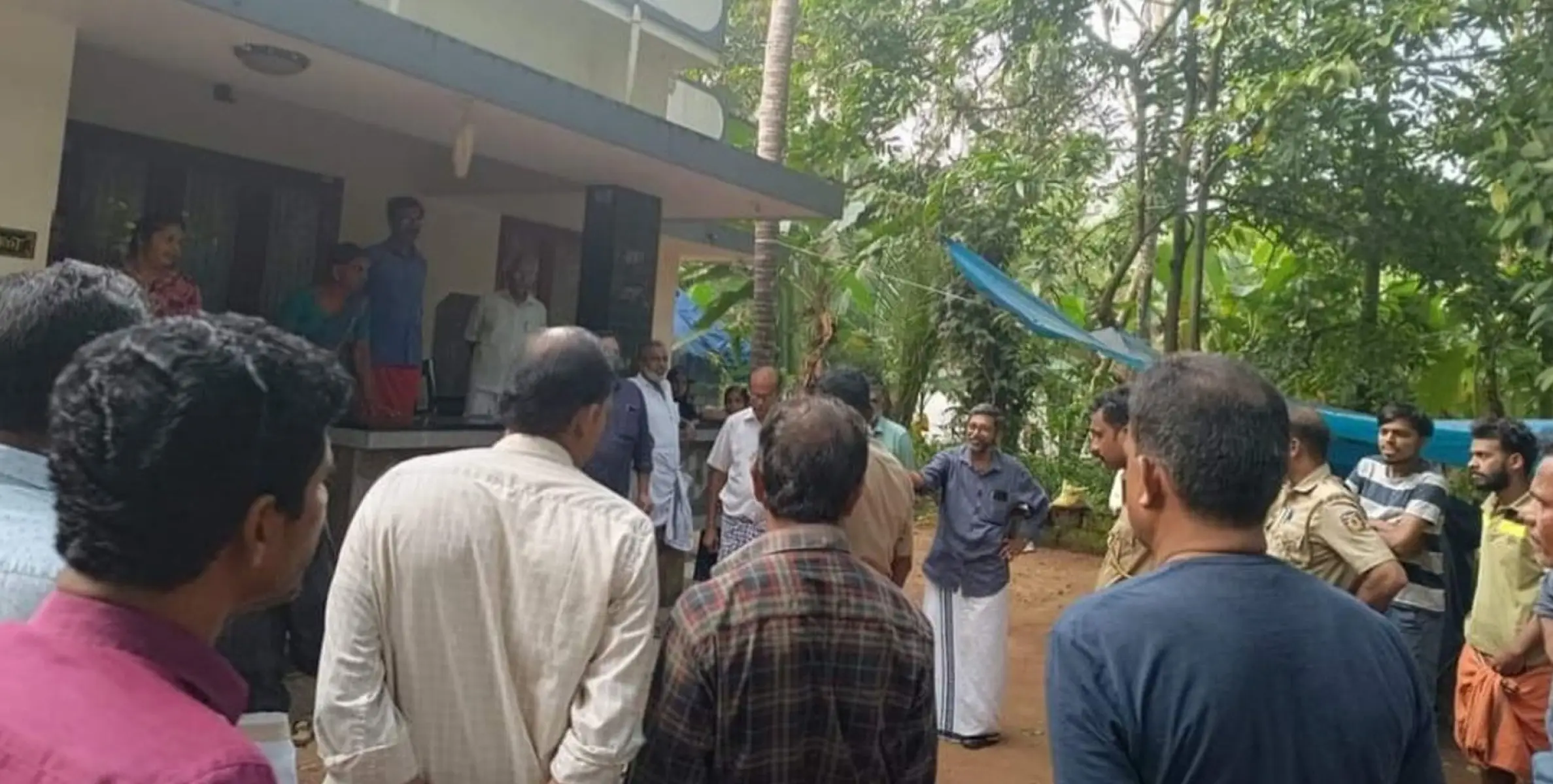 #explosion | മണിയൂരിൽ വീട്ടുമുറ്റത്ത് സ്ഫോടക വസ്തു പൊട്ടിത്തെറിച്ചു; ഗൃഹനാഥന് പരിക്കേറ്റു 