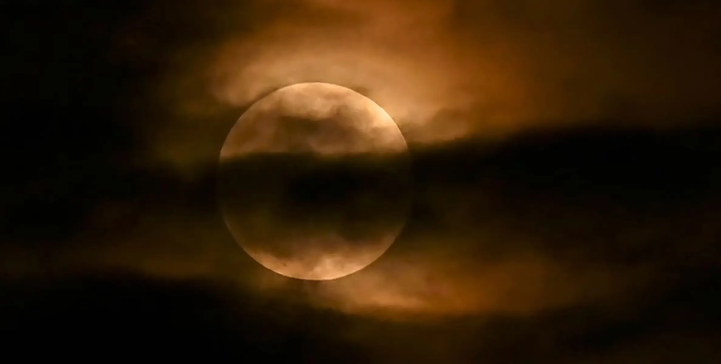 #lunareclipse | 2023ലെ അവസാന ഭാഗിക ചന്ദ്രഗ്രഹണം നാളെ; പ്രതിഭാസം സൗദിയിലും ദൃശ്യമാകും 