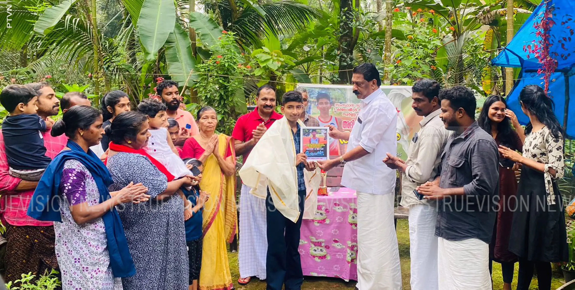 അദിത്ത് വി അനിലിന് ഡിവൈഎഫ്‌ഐ കുറ്റിപ്പിലായി യൂണിറ്റ് കമ്മിറ്റിയുടെ അനുമോദനം 