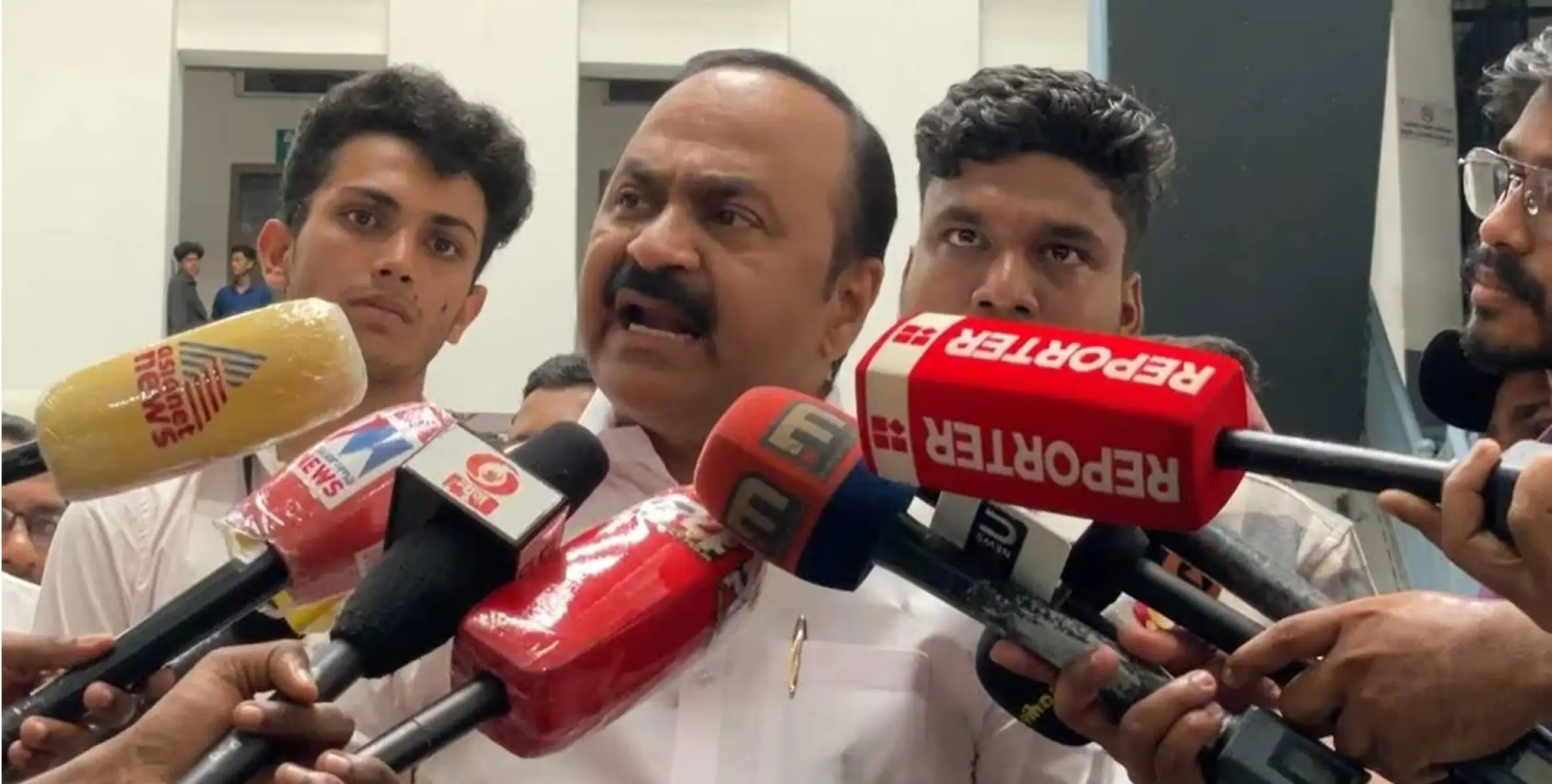 ഉന്നത വിദ്യാഭ്യാസ മന്ത്രി ആർ ബിന്ദു ഇന്ന് തന്നെ രാജിവെക്കണം: വി ഡി സതീശൻ