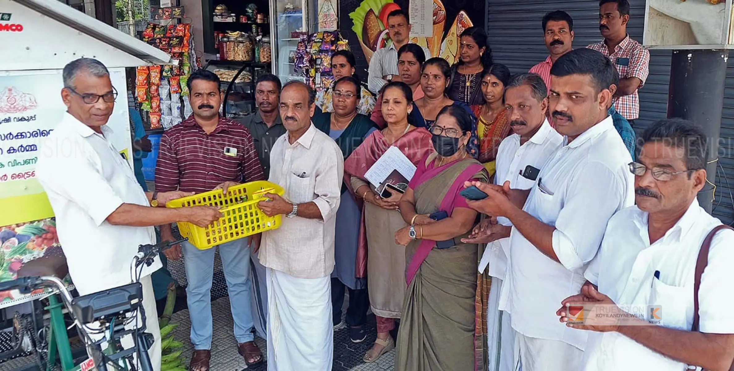 സോളാര്‍ ട്രൈ സൈക്കിളില്‍ പച്ചക്കറി വിപണനം