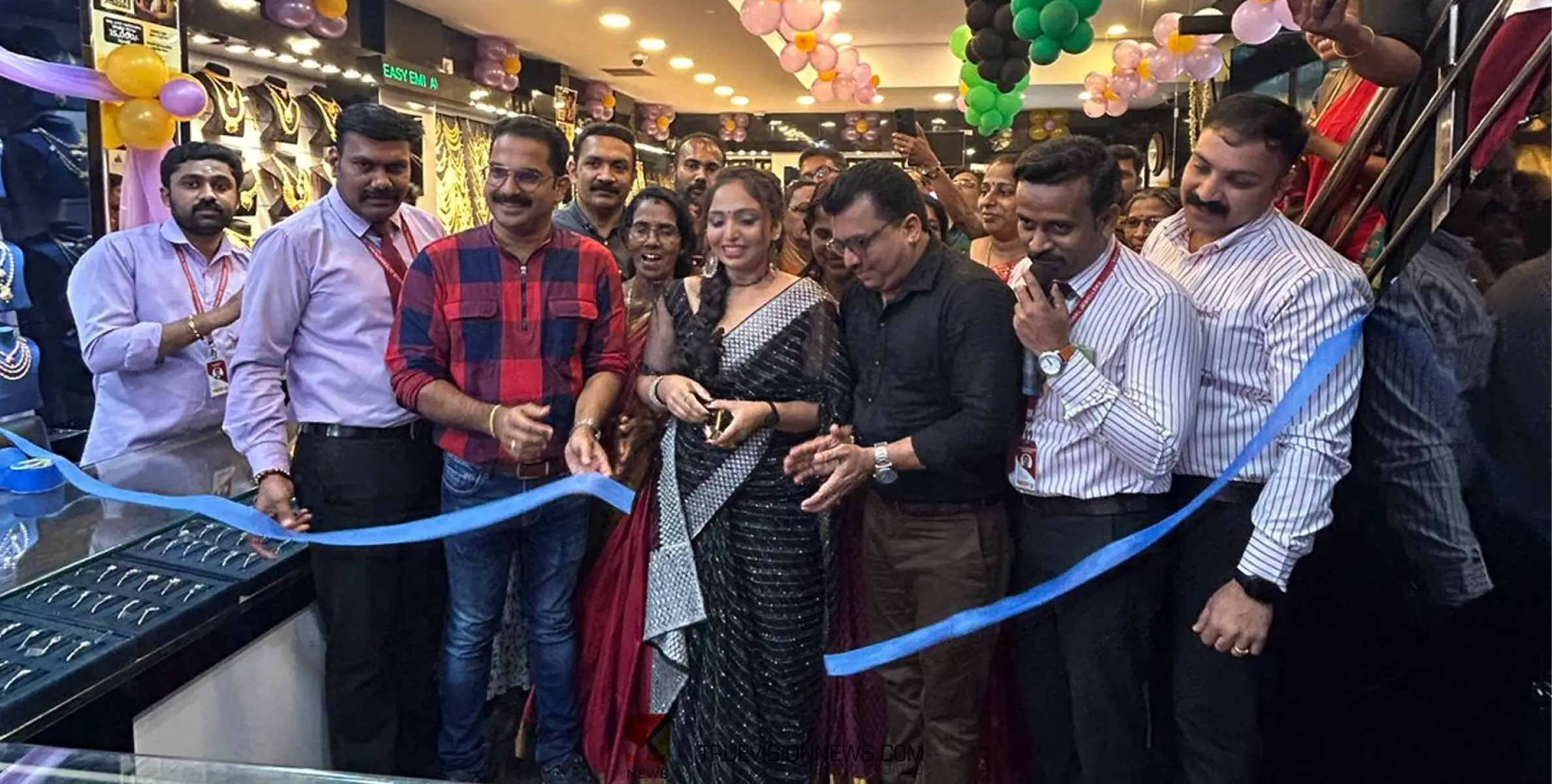 #Chemmannur | ചെമ്മണ്ണൂർ വടകര ഷോറൂമിൽ ബട്ടർഫ്ലയി ഡയമണ്ട് ഫസ്റ്റ് സീസൺ- 3, നടി ചന്ദന അരവിന്ദ് ഉദ്‌ഘാടനം ചെയ്തു