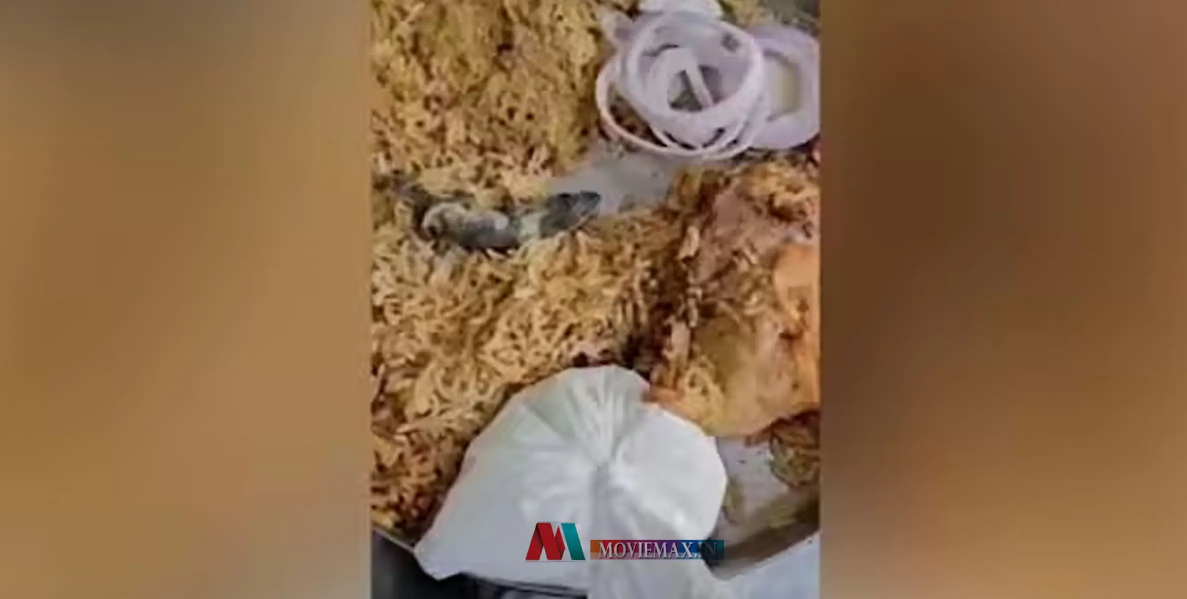 #viral | സൊമാറ്റോയില്‍ വാങ്ങിയ ചിക്കൻ ബിരിയാണിയില്‍ നിന്ന് ചത്ത പല്ലി; വീഡിയോ
