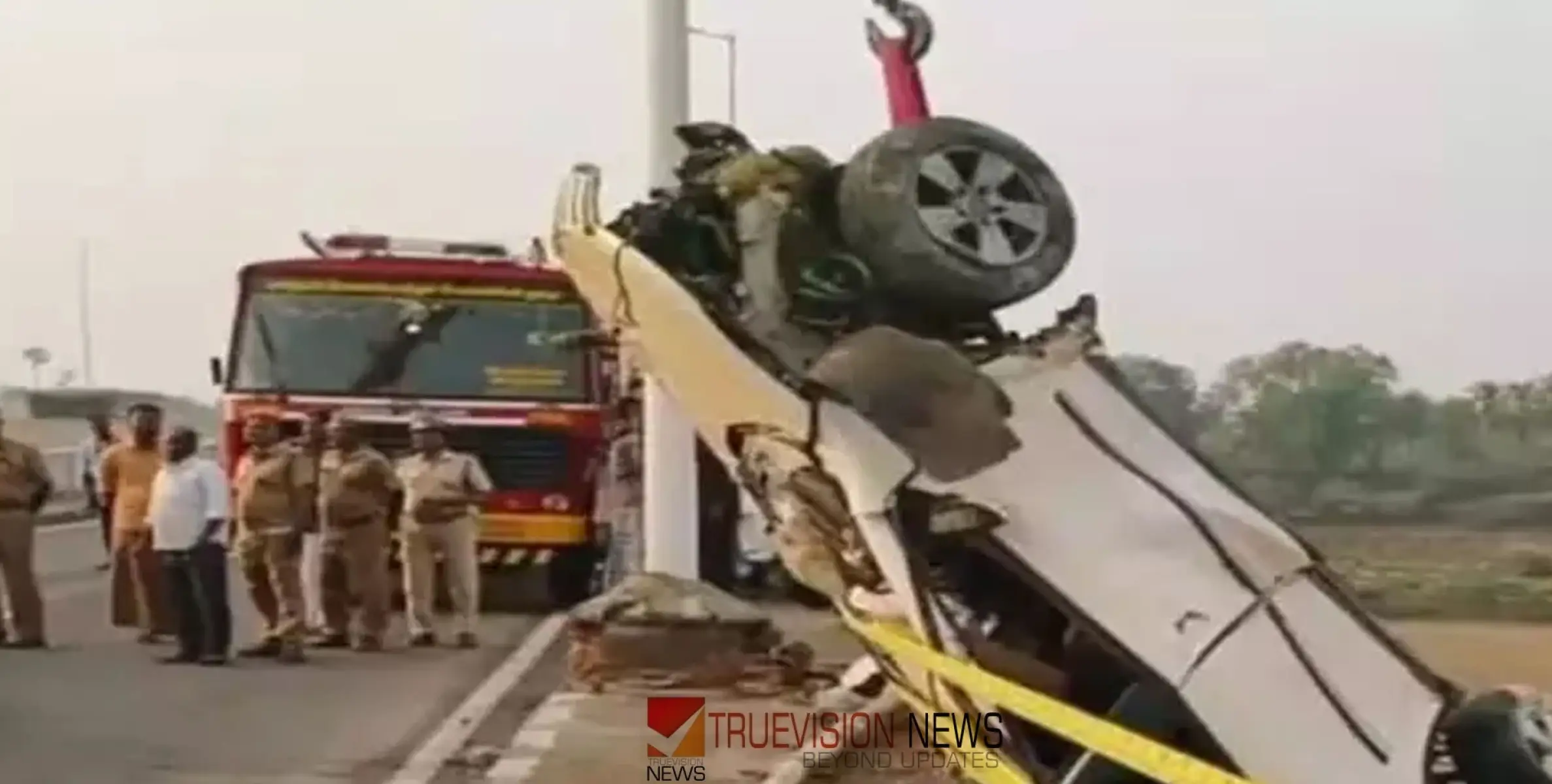 #accident | കാർ പുഴയിലേക്കു വീണു മലയാളി നവദമ്പതികൾ മരിച്ച സംഭവം; അപകടം ആരതി വിദേശത്തേക്ക് പോകാന്‍ യാറെടുക്കുന്നതിനിടെ