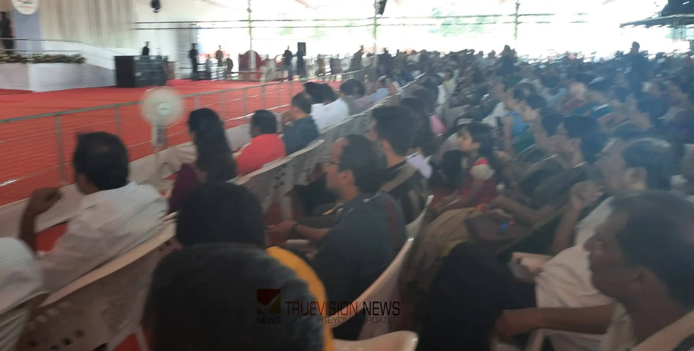  #KeralaSchoolKalolsavam2024 |മാധ്യമ പ്രവർത്തകർക്ക് കസേരയില്ല; സംഘാടനത്തിൽ പാളിച്ചെയെന്ന് പരാതി