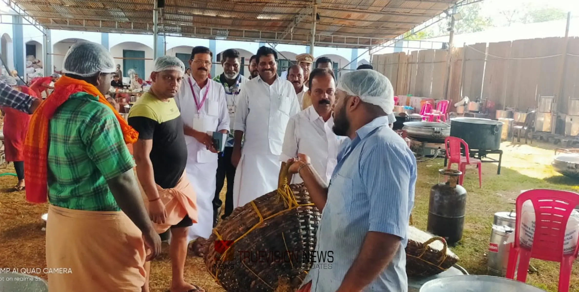 #KeralaSchoolKalolsavam2024  | പഴയിടത്തിൻ്റെ രുചിയിടത്തിലേക്ക് ജനനേതാക്കളുടെ പ്രവാഹം
