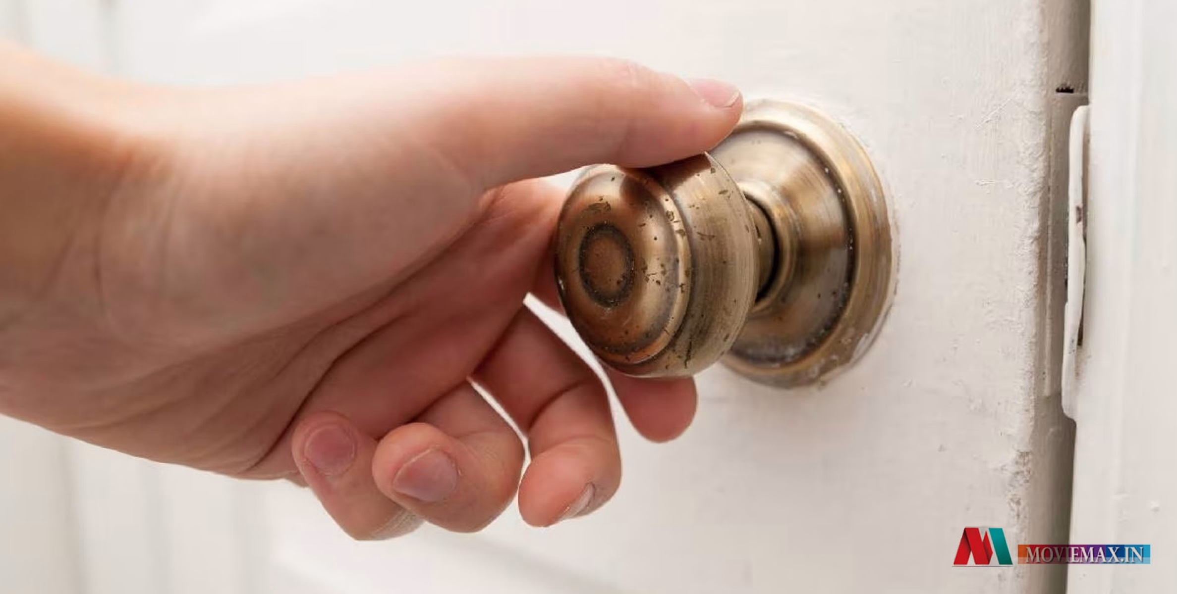 #viral |  ശാരീരിക ബന്ധത്തിനിടെ ജനനേന്ദ്രിയം വാതിലിനിടയിൽ കുടുങ്ങി; വൈറലായ സംഭവമിങ്ങനെ!