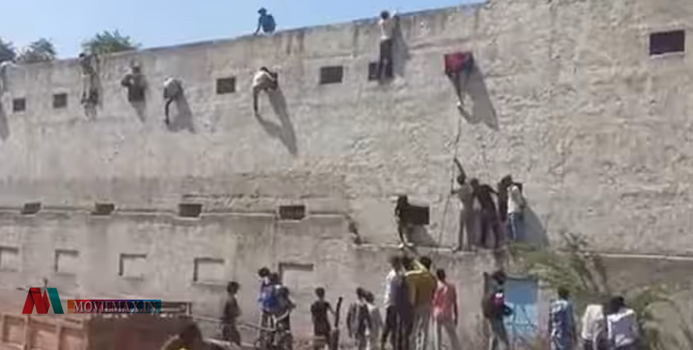 #Viral | വിദ്യാർത്ഥികൾക്ക് 'തുണ്ട്' വേണം; എന്തും ചെയ്യാൻ ബന്ധുക്കളും സുഹൃത്തുക്കളും, അന്വേഷണം 