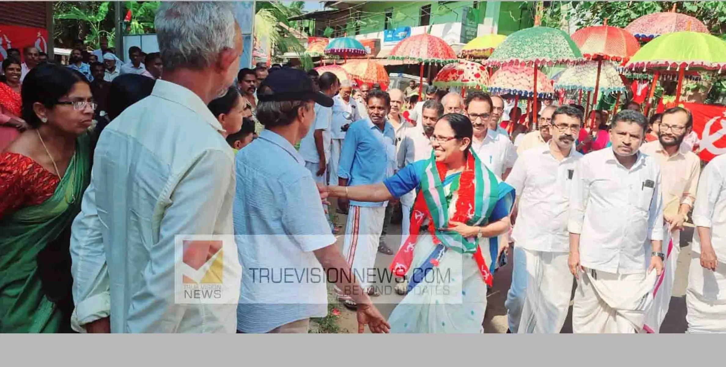 കെ കെ ശൈലജക്ക്‌ വിജയാശംസ നേരാൻ കൂത്തുപറമ്പിൽ ആയിരങ്ങൾ