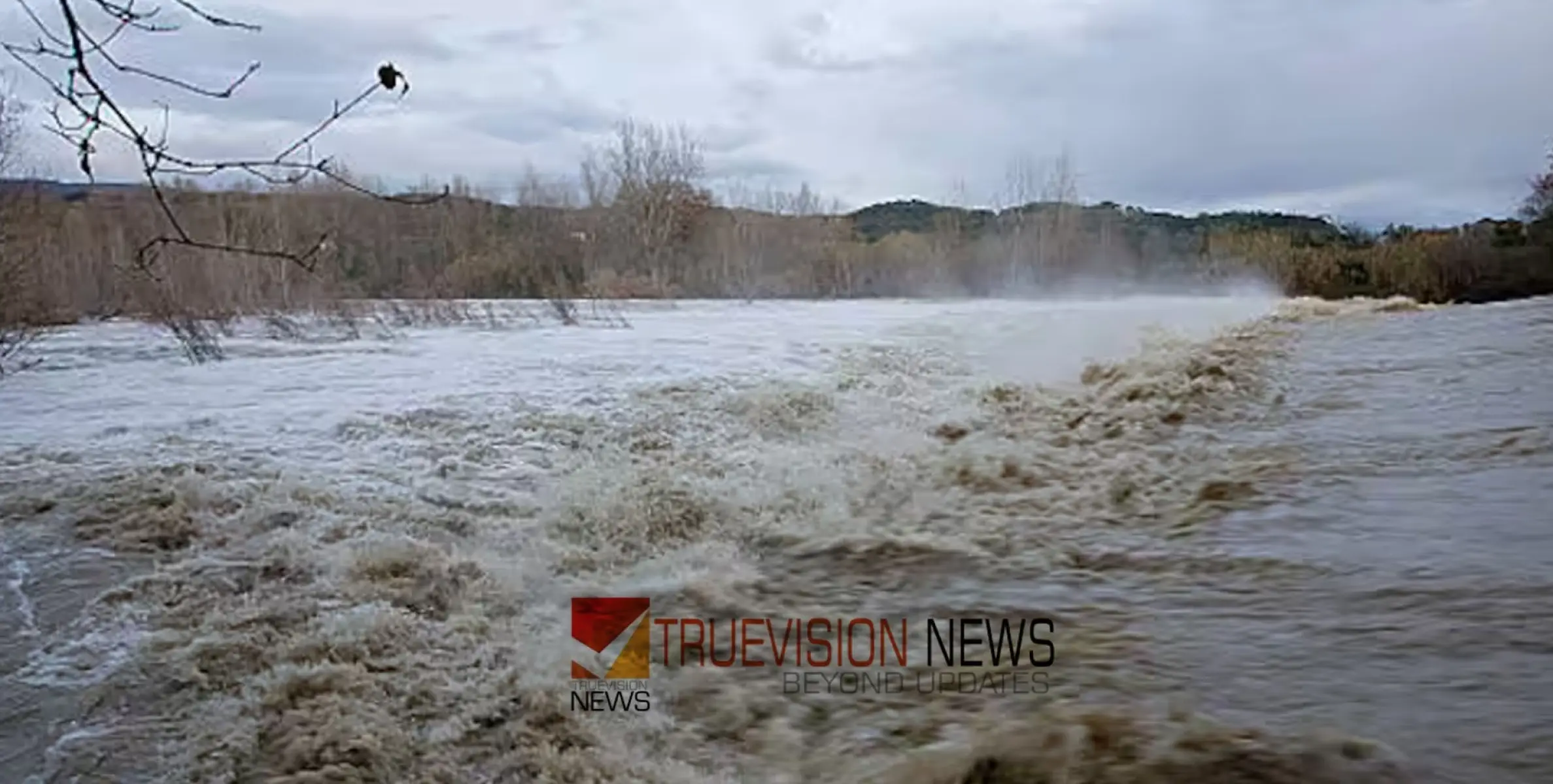 #flood | മിന്നൽ പ്രളയം പതിവാകുന്നു; കനത്ത മഴയിലും വെള്ളപ്പൊക്കത്തിലും 50 പേർ മരിച്ചു 