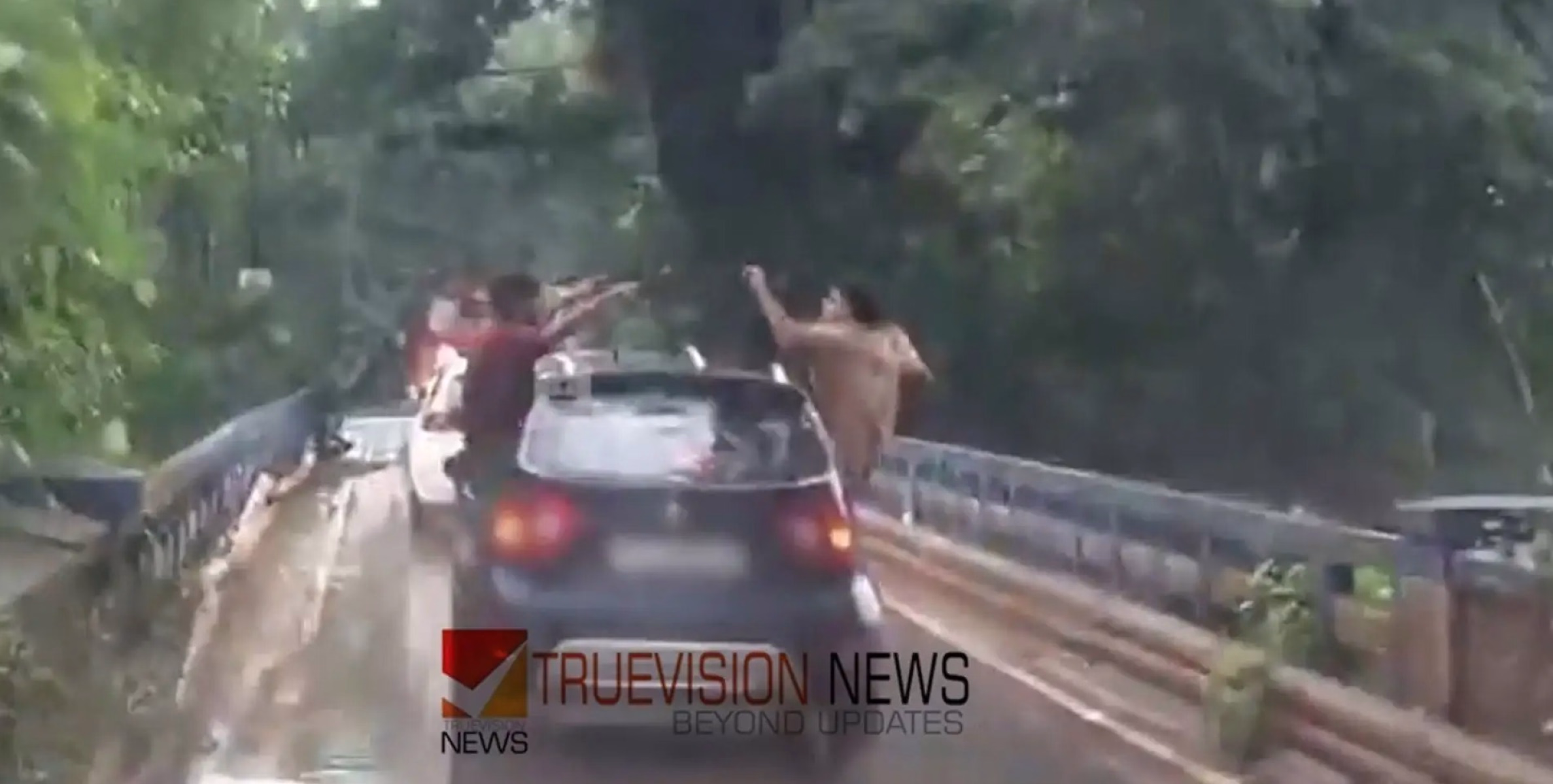 MVD | കല്ലാച്ചിയിലെ അപകടകരമായ കാർയാത്ര: വാഹനമോടിച്ചയാൾക്ക് നോട്ടീസ് നൽകി മോട്ടോർവാഹനവകുപ്പ് 