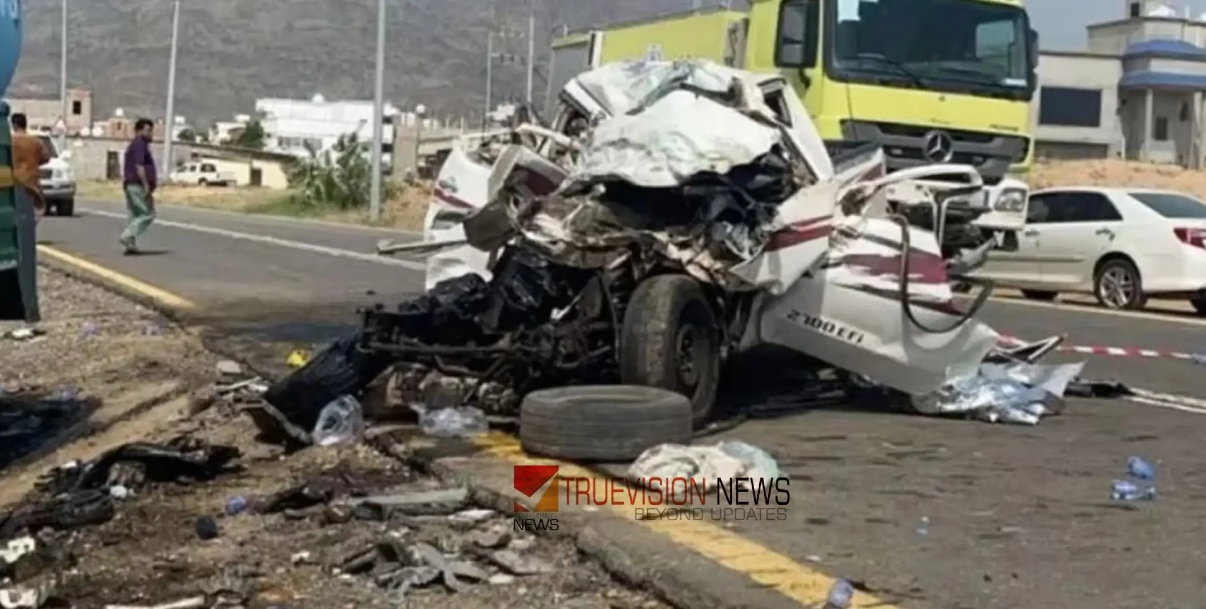 #accident | പിക്കപ്പും വാട്ടർ ടാങ്കറും കൂട്ടിയിടിച്ച് അപകടം; രണ്ട് വിദ്യാർത്ഥികളും മൂന്ന് വിദേശികളും മരിച്ചു