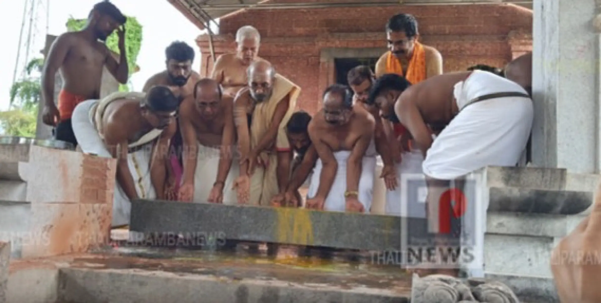 ധർമ്മശാലയിലെ തളിയിൽ ശ്രീ മേൽതളി മഹാദേവ ക്ഷേത്രം ശ്രീകോവിലിൻ്റെ കട്ടിളവെപ്പ് കർമ്മം നടന്നു