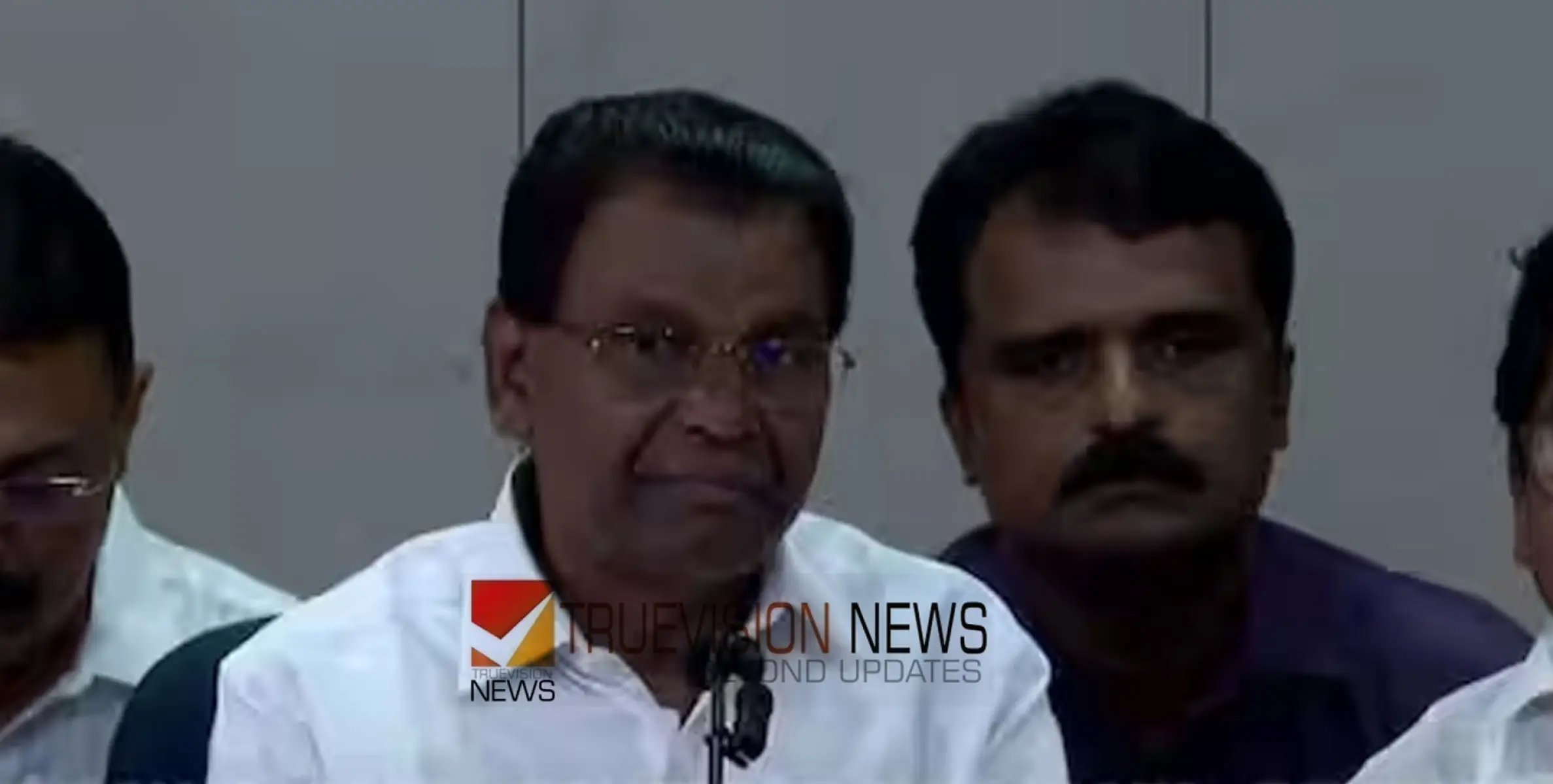 #ThiruvanchoorRadhakrishnan | 'അനാവശ്യമായി സിപിഎം ആളുകളുടെ മേലെ ചെളി വാരി എറിയുന്നു'; മകനെതിരായ അന്വേഷണത്തിൽ തിരുവഞ്ചൂര്‍ രാധാകൃഷ്ണൻ