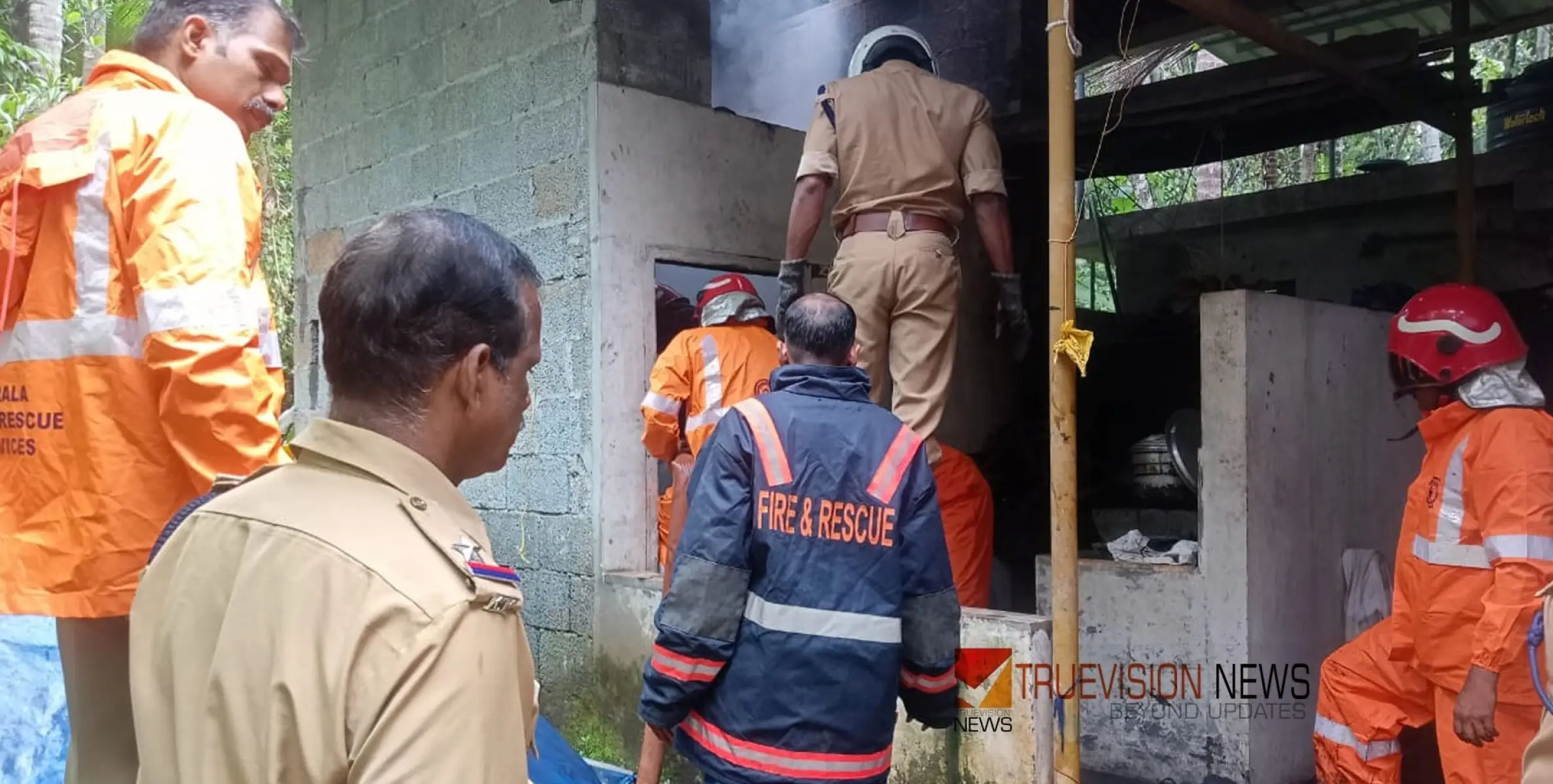 #fire | നരിക്കോട്ടക്കരിയിൽ  തേങ്ങാ കൂടക്ക് തീപിടിച്ചു