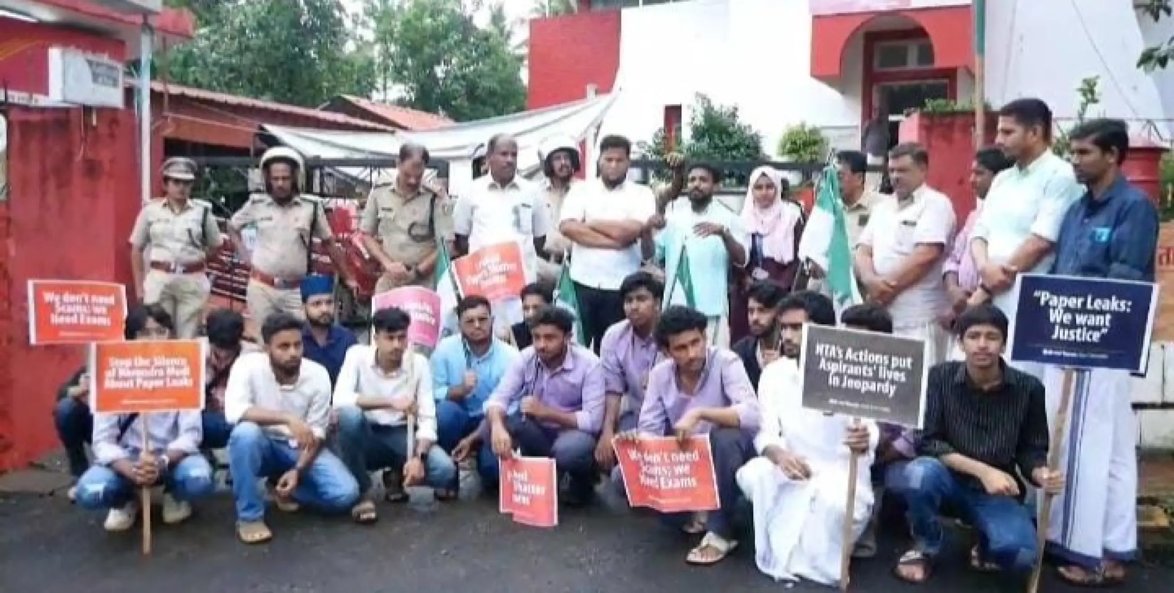 തളിപ്പറമ്പ പോസ്റ്റ്‌ ഓഫീസിലേക്ക് എം എസ് എഫ് മാർച്ച് നടത്തി 